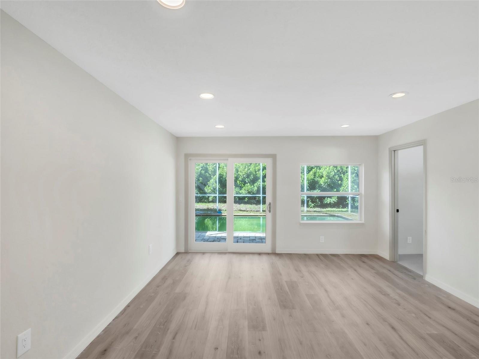 4870 VENETIAN BLVD NE