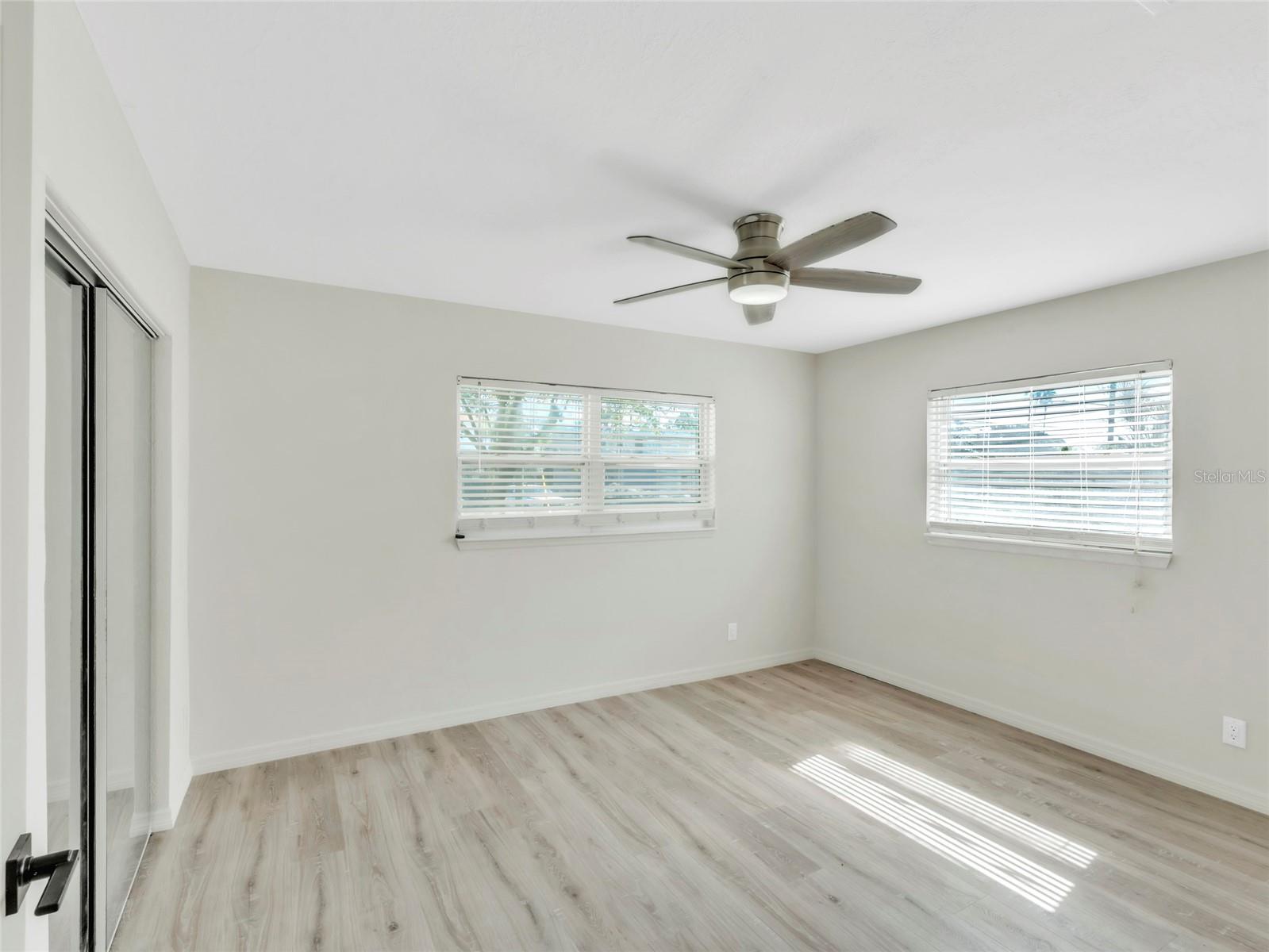 4870 VENETIAN BLVD NE