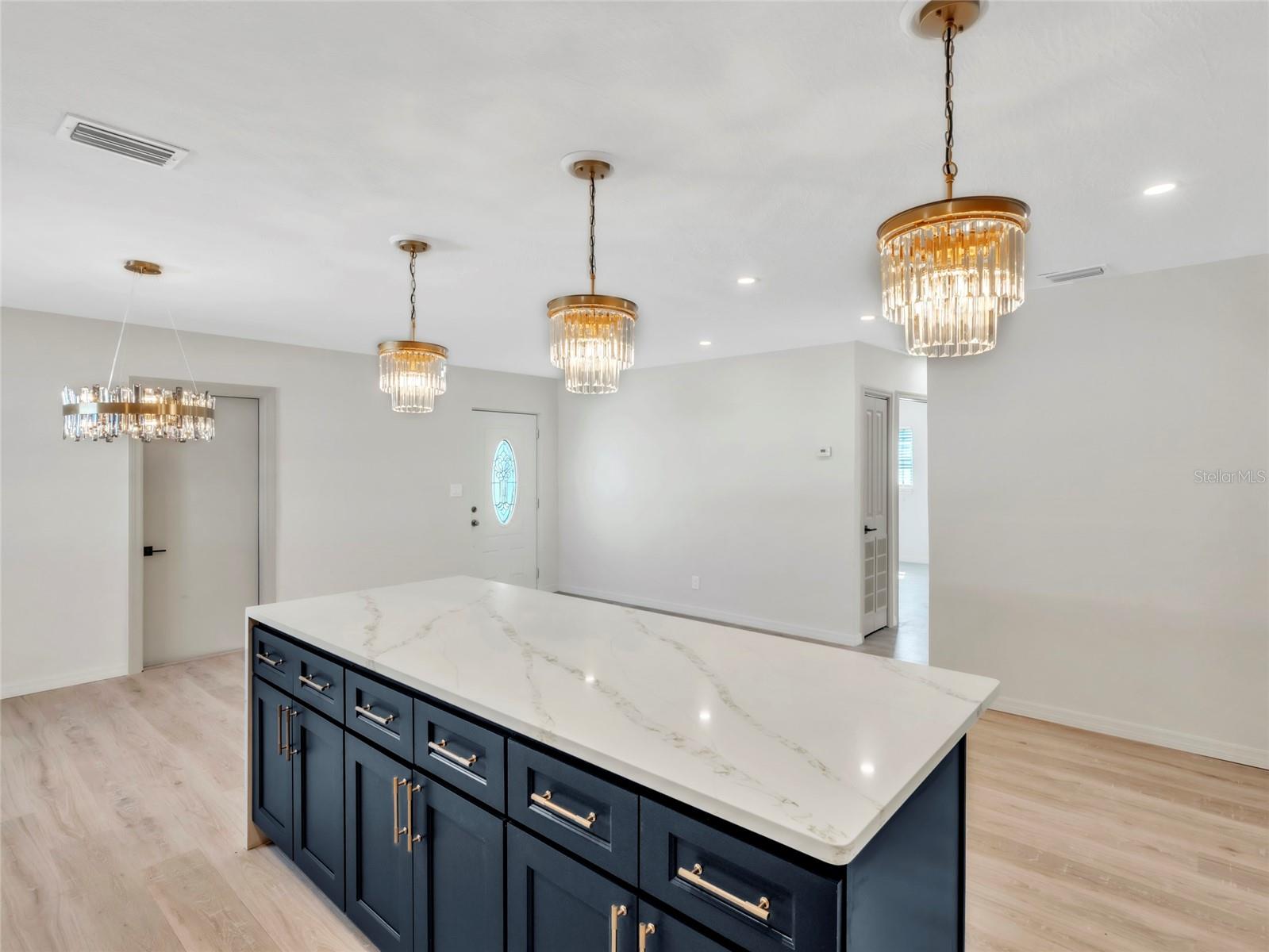 4870 VENETIAN BLVD NE