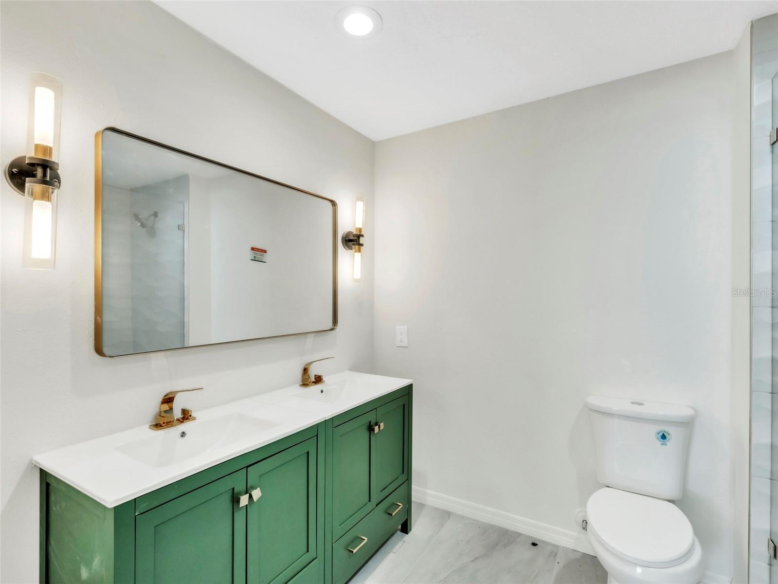 4870 VENETIAN BLVD NE