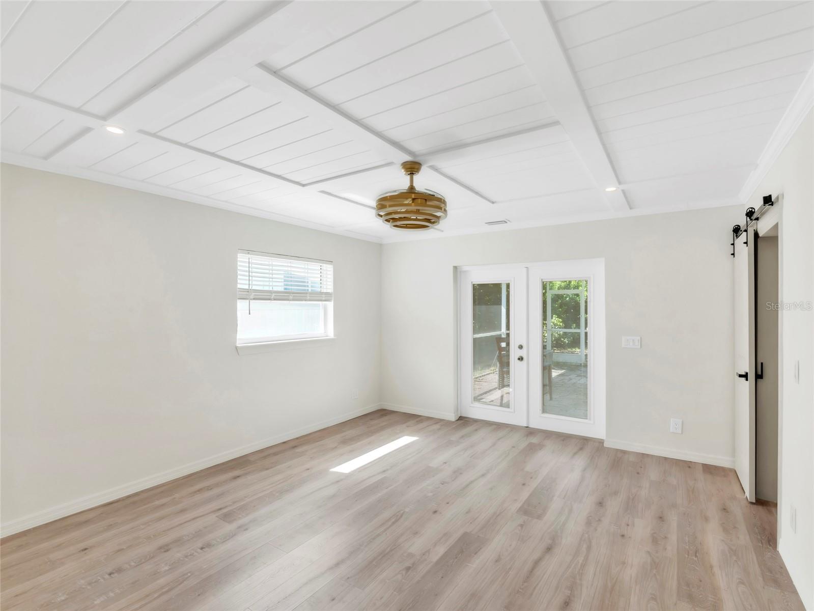 4870 VENETIAN BLVD NE