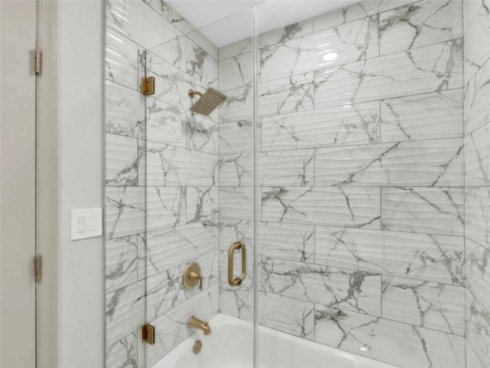 4870 VENETIAN BLVD NE