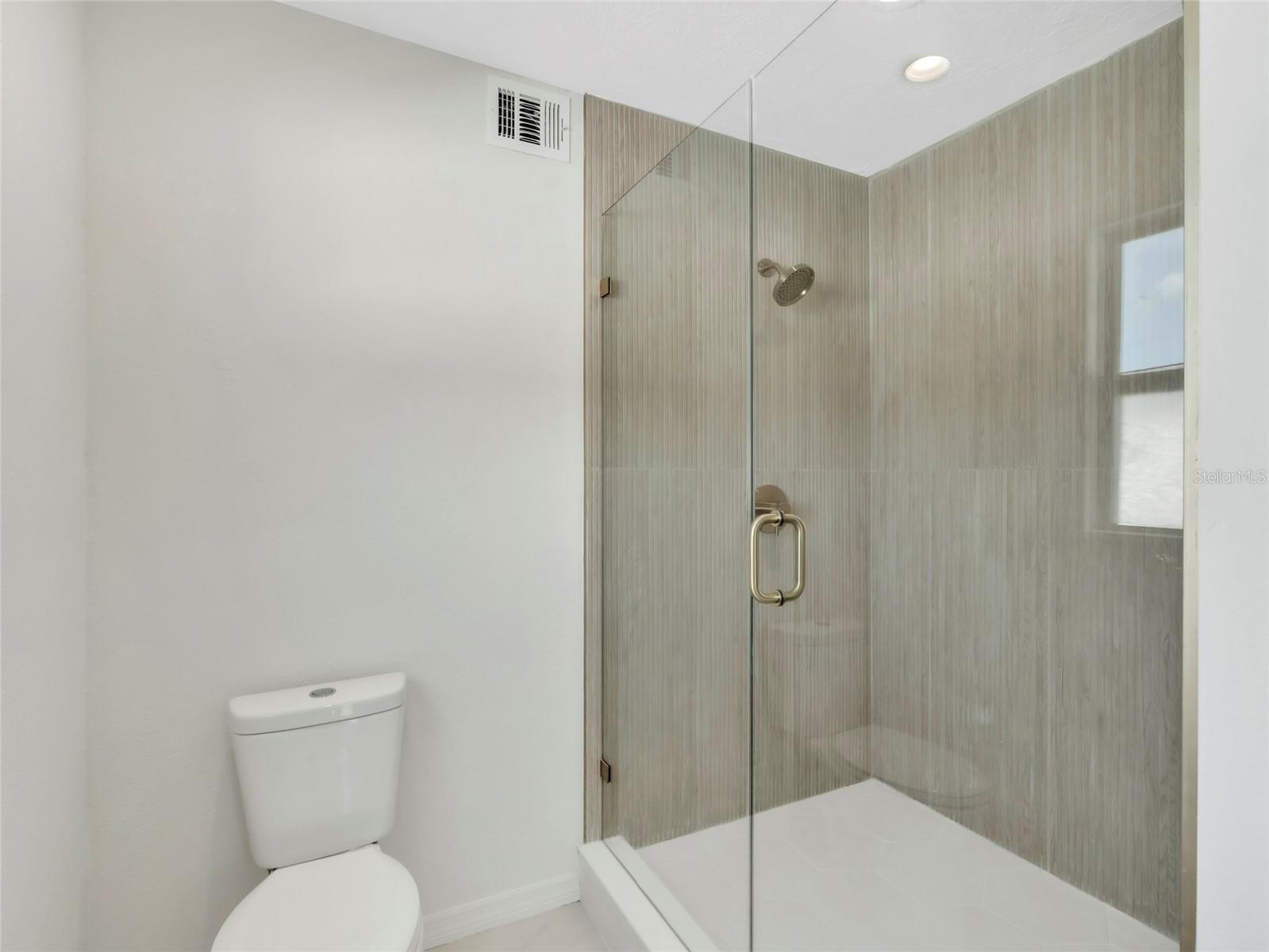 4870 VENETIAN BLVD NE