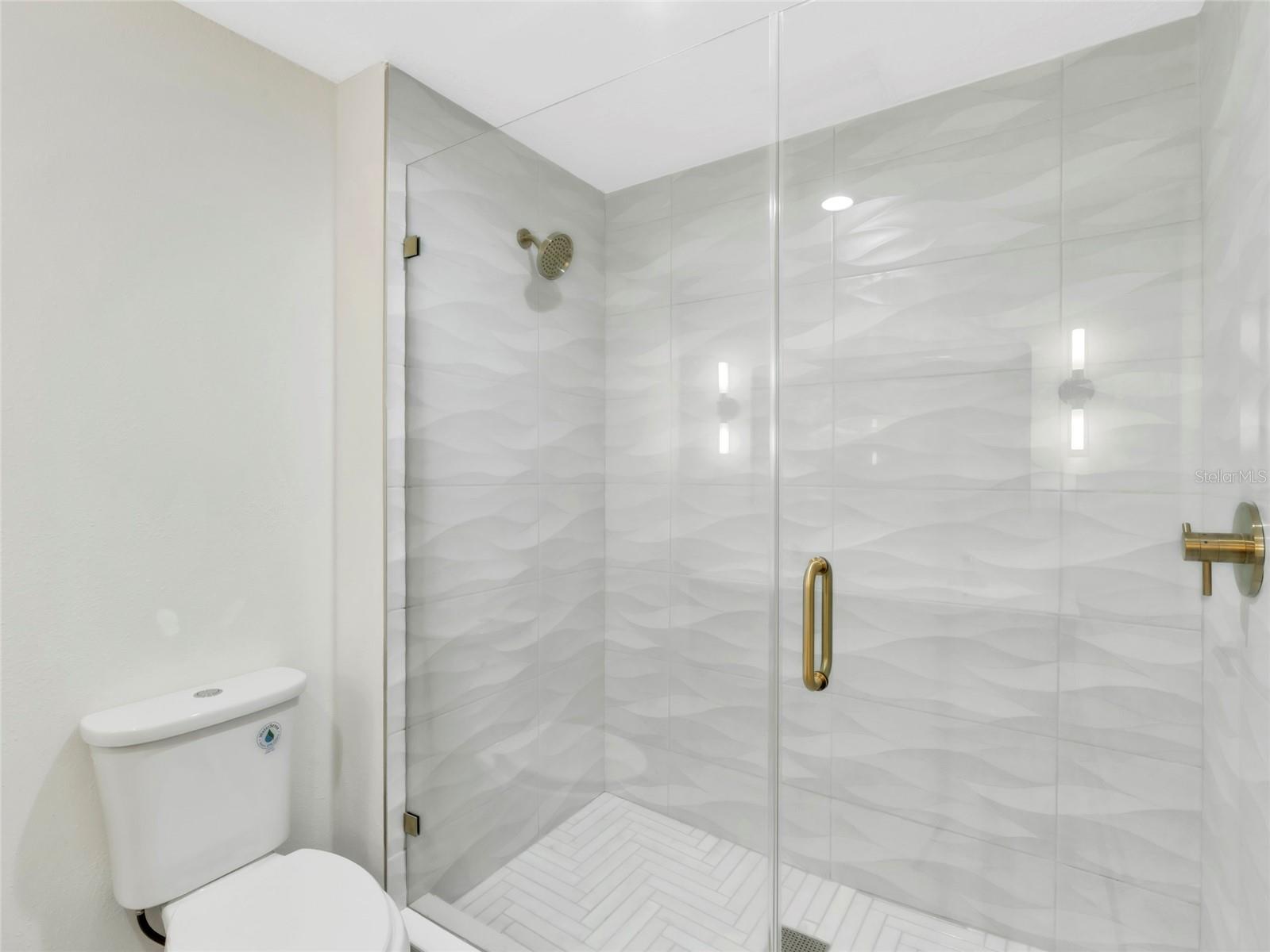 4870 VENETIAN BLVD NE