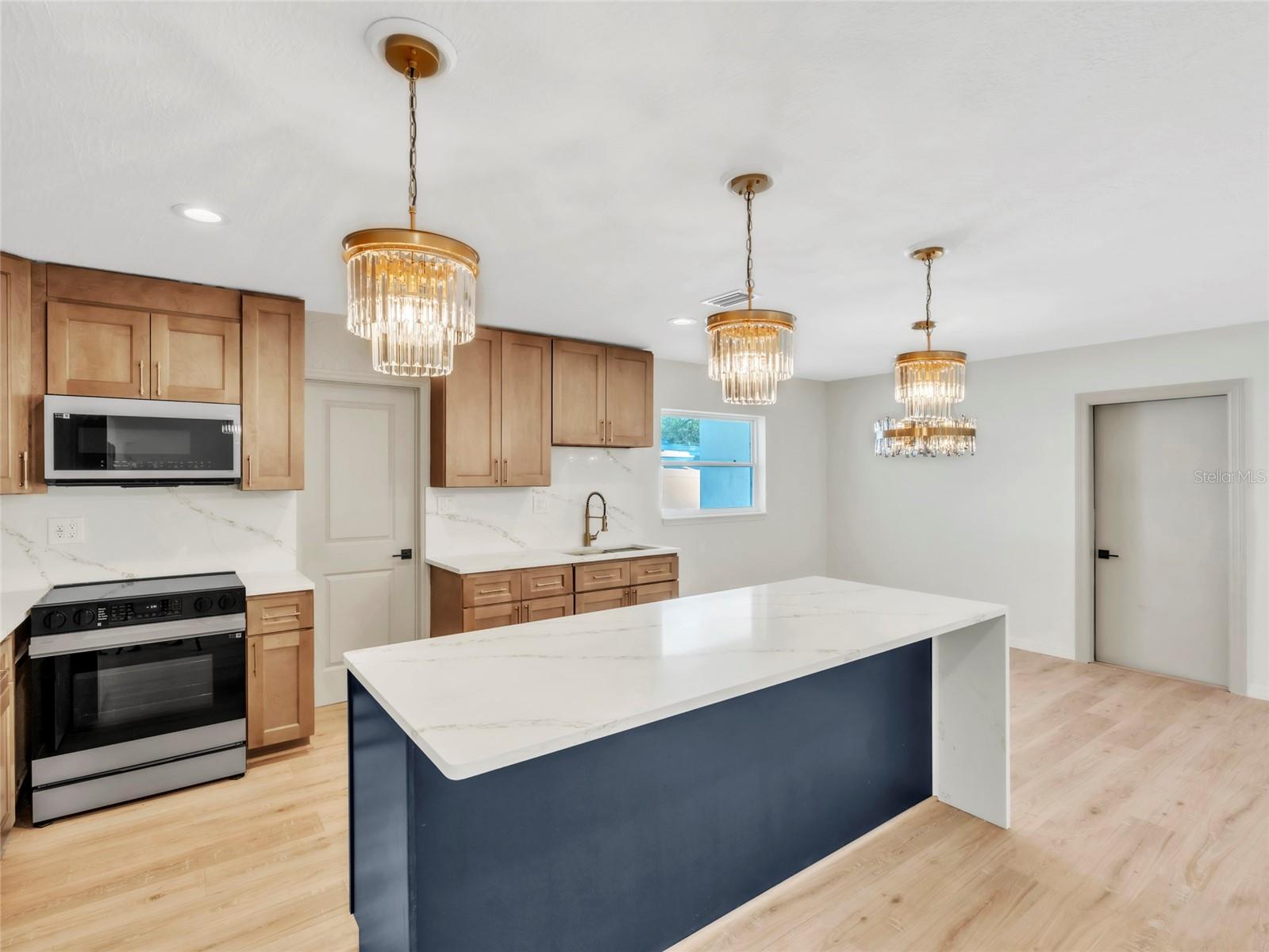 4870 VENETIAN BLVD NE