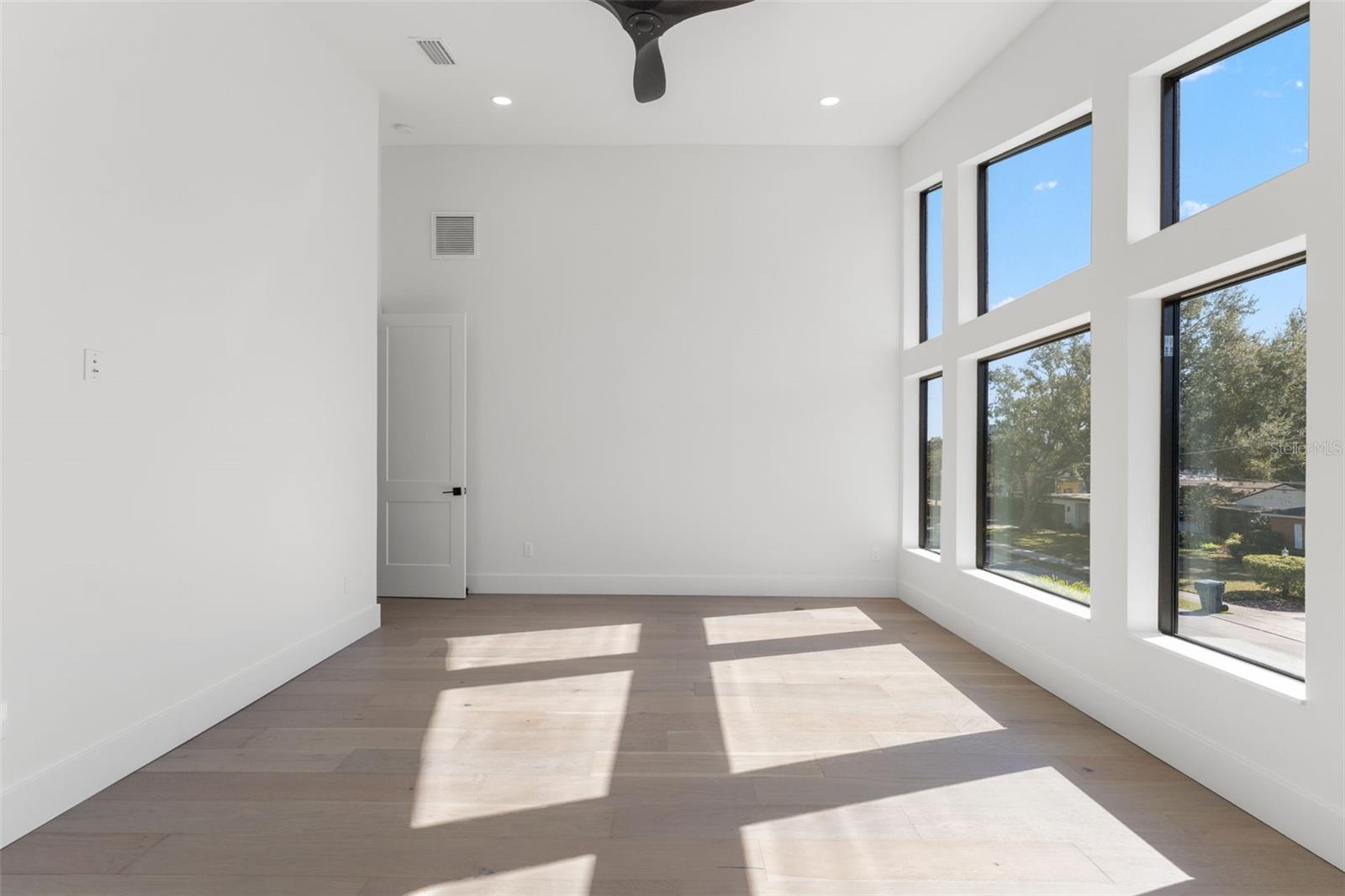 3817 W SAN NICHOLAS ST