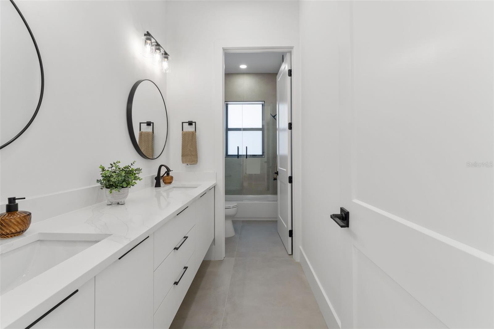 3817 W SAN NICHOLAS ST