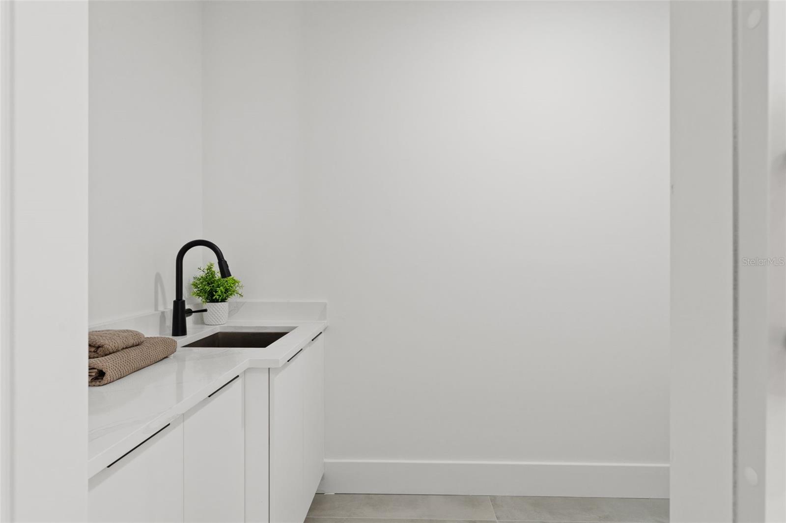 3817 W SAN NICHOLAS ST