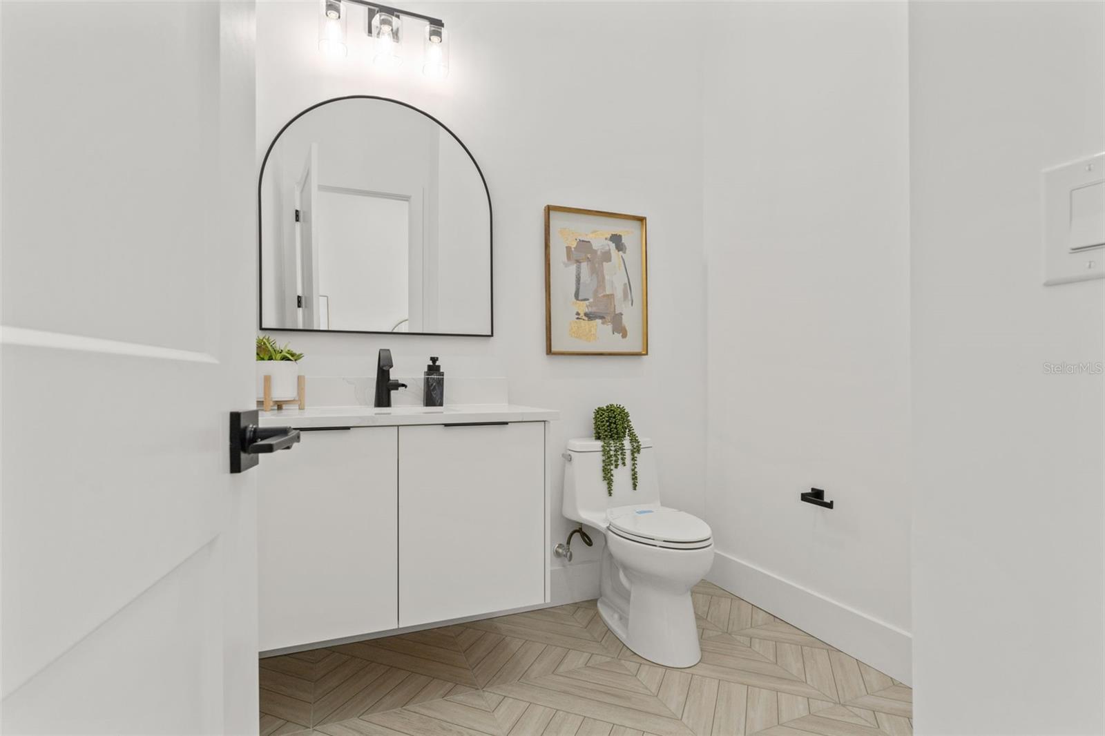 3817 W SAN NICHOLAS ST