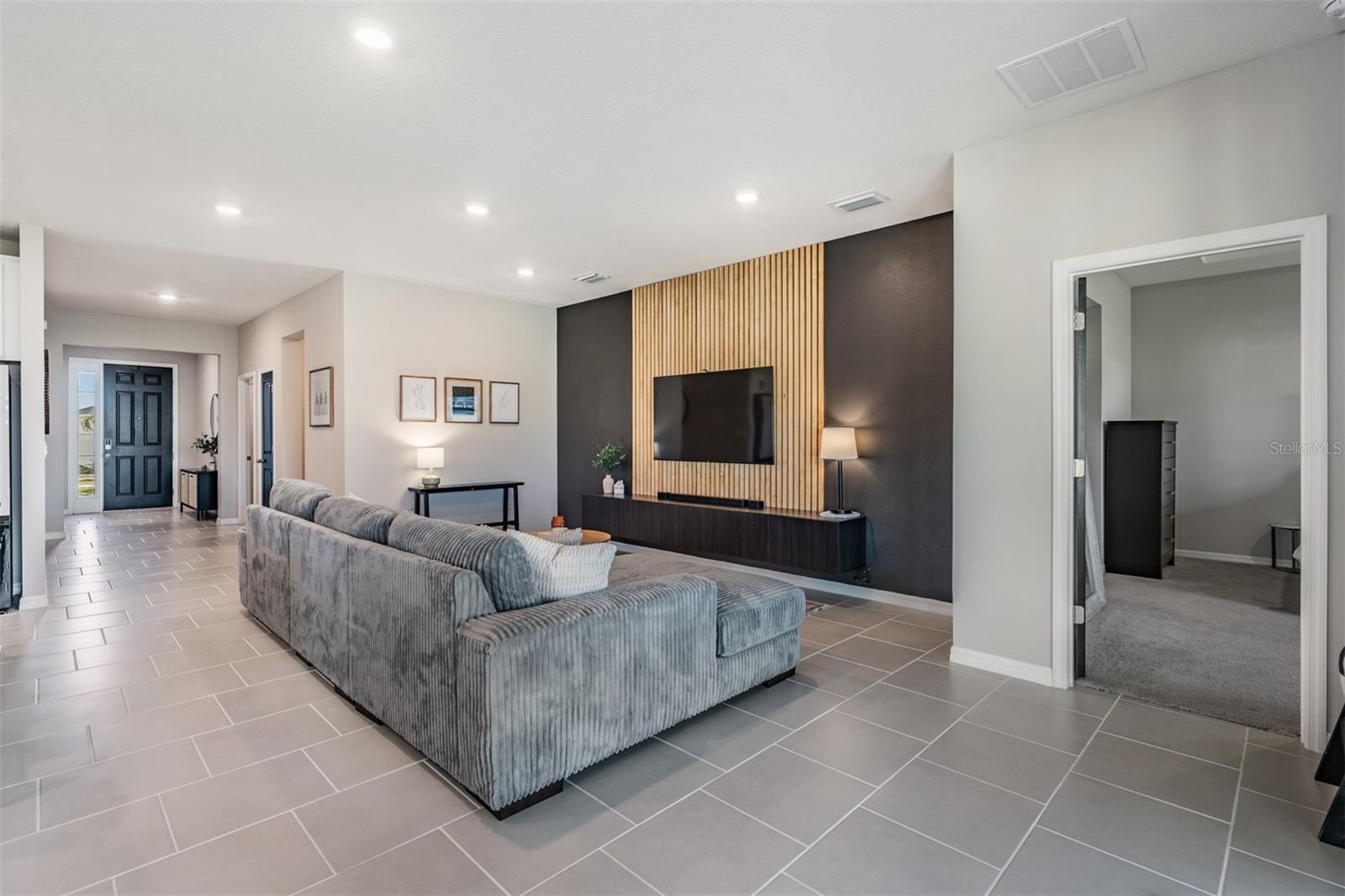 9817 ROWING DALE BND