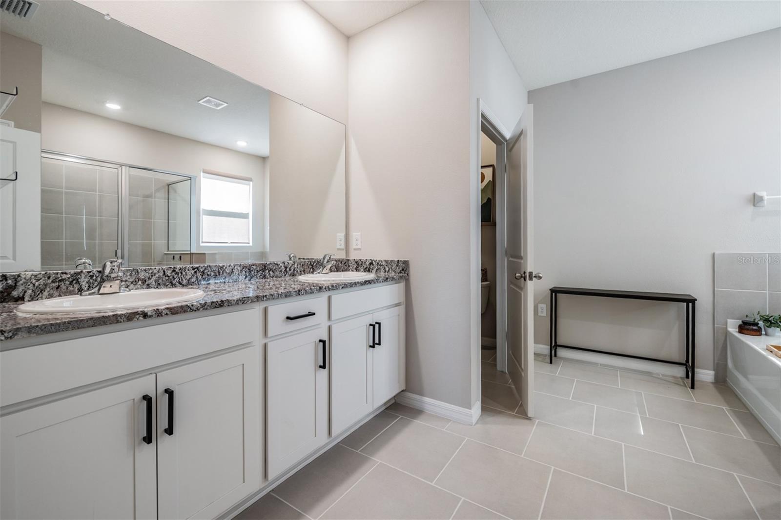 9817 ROWING DALE BND