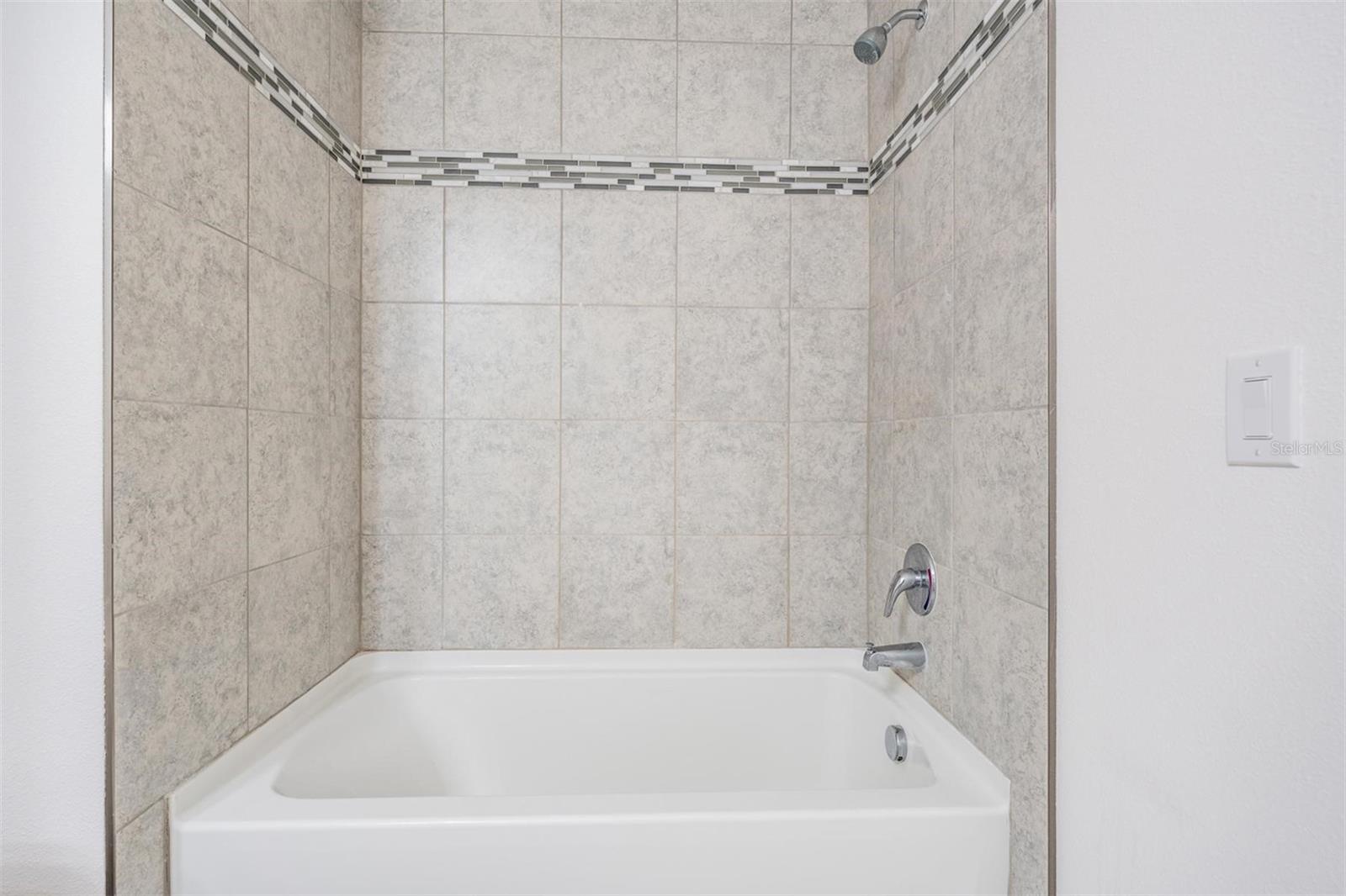 32096 POND APPLE BND