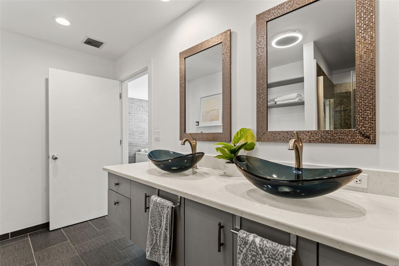 1120 E KENNEDY BLVD #413