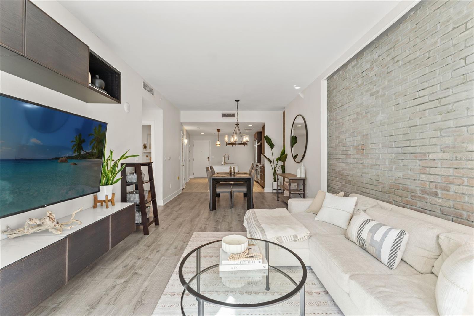 1120 E KENNEDY BLVD #413