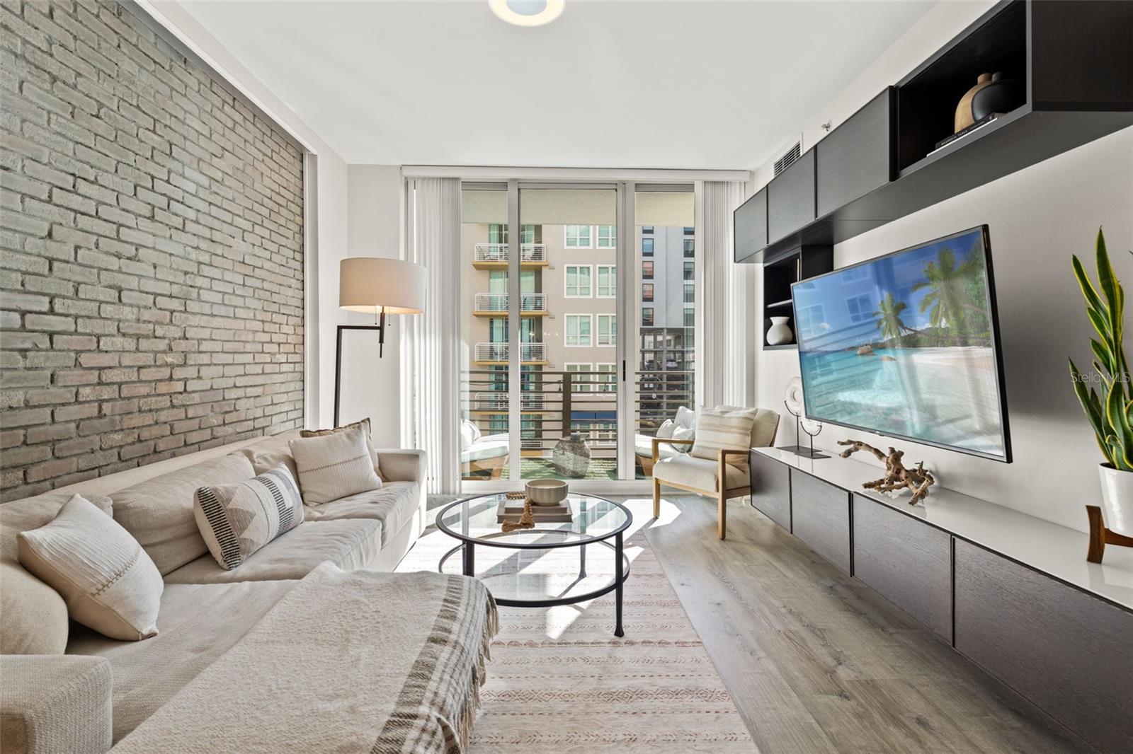 1120 E KENNEDY BLVD #413