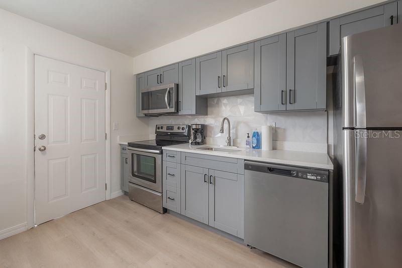 6908 S MACDILL AVE #A