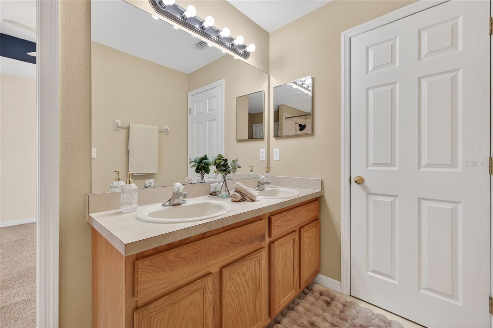 12740 COUNTRY BROOK LN