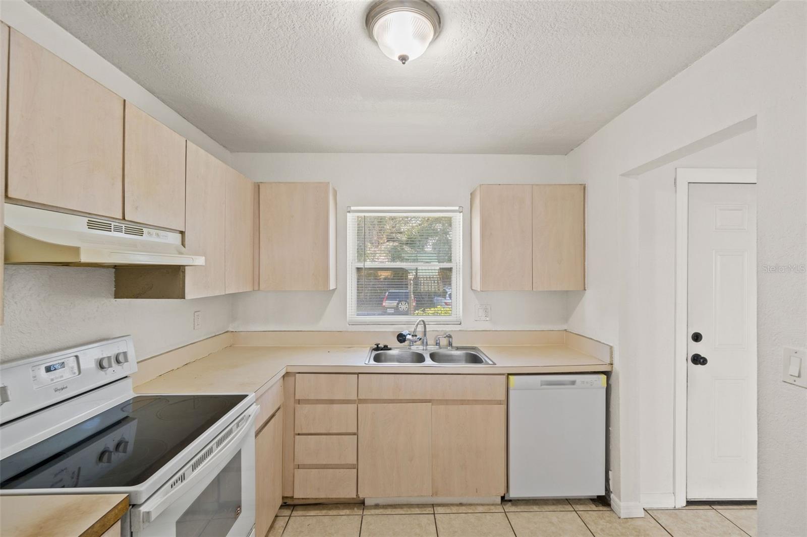 14415 AMERICAN CIRCLE #104