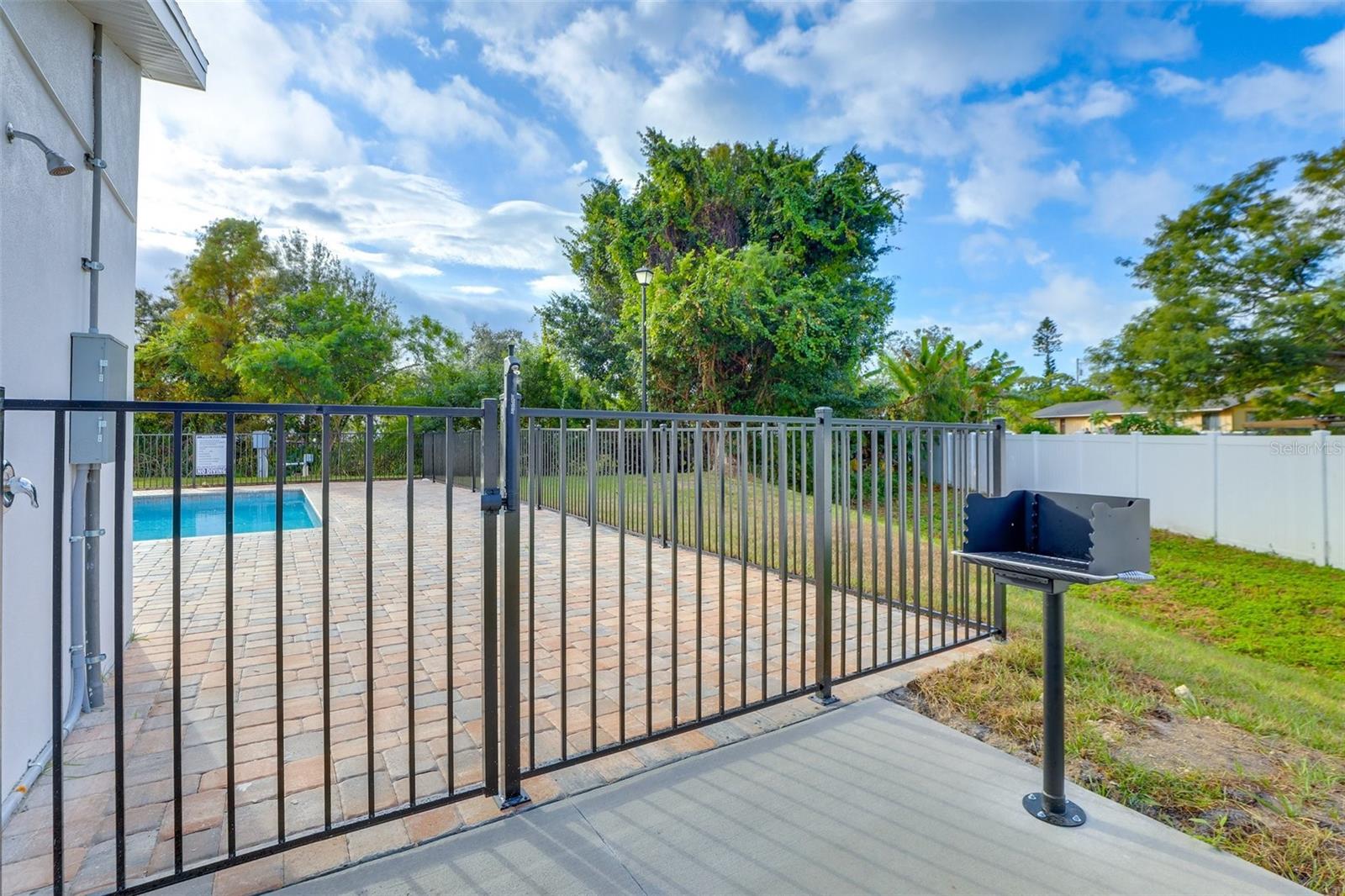 2441 6TH AVENUE DR E