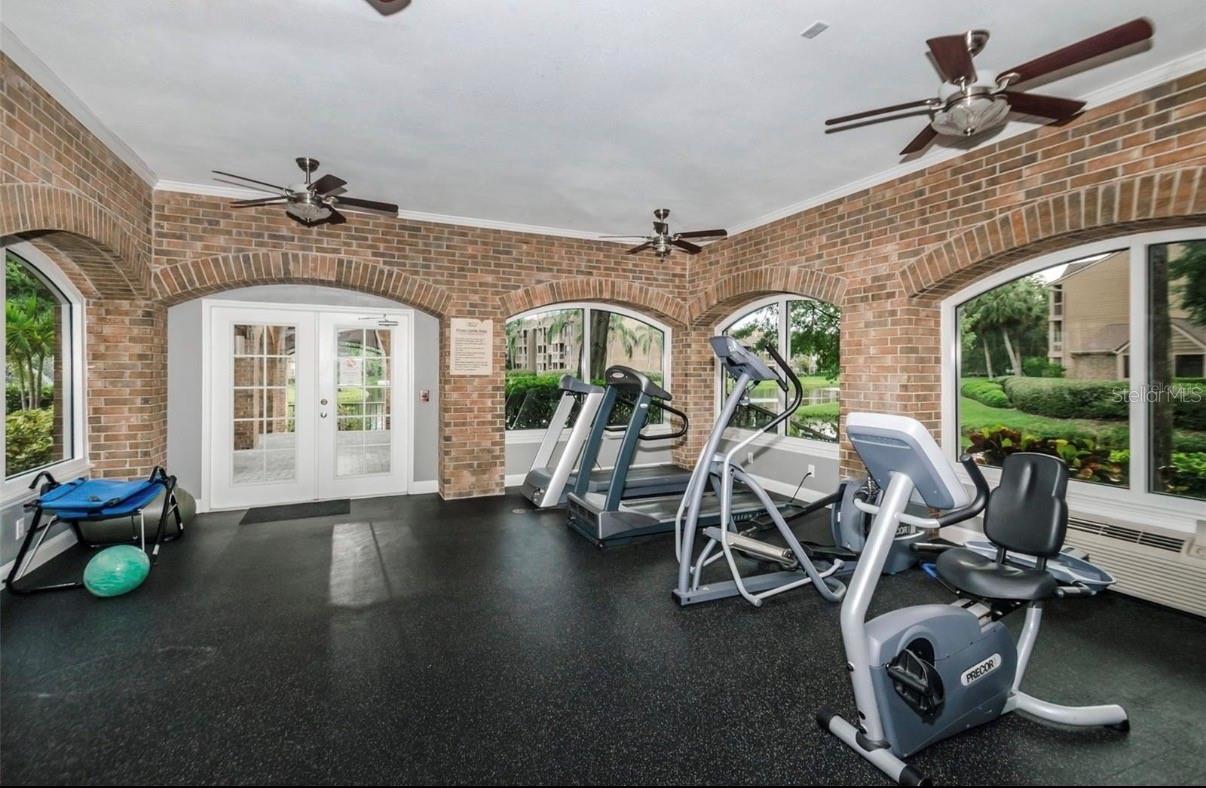 10200 GANDY BLVD N #816