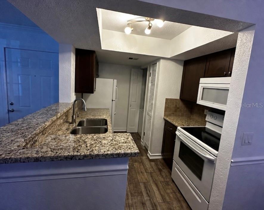 10200 GANDY BLVD N #816