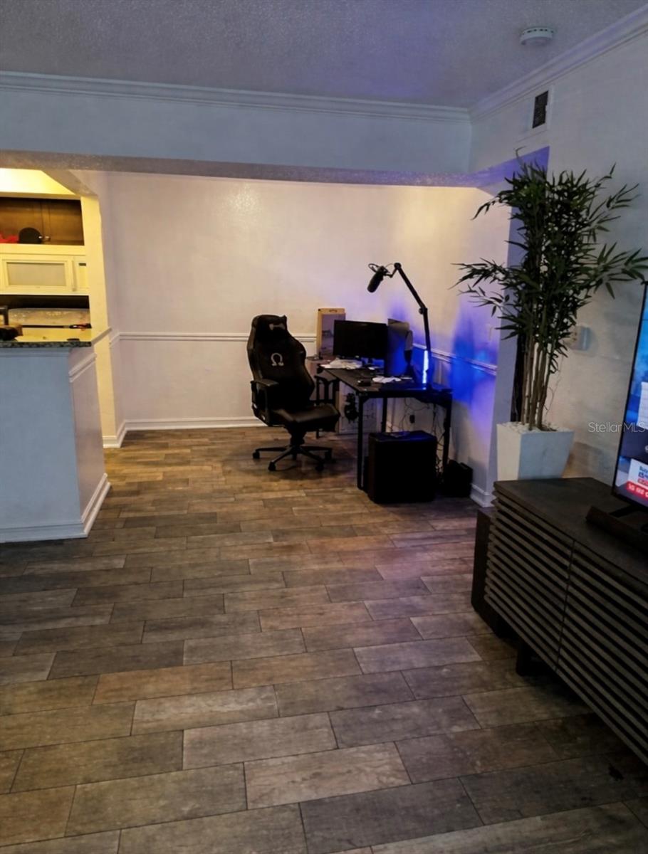 10200 GANDY BLVD N #816