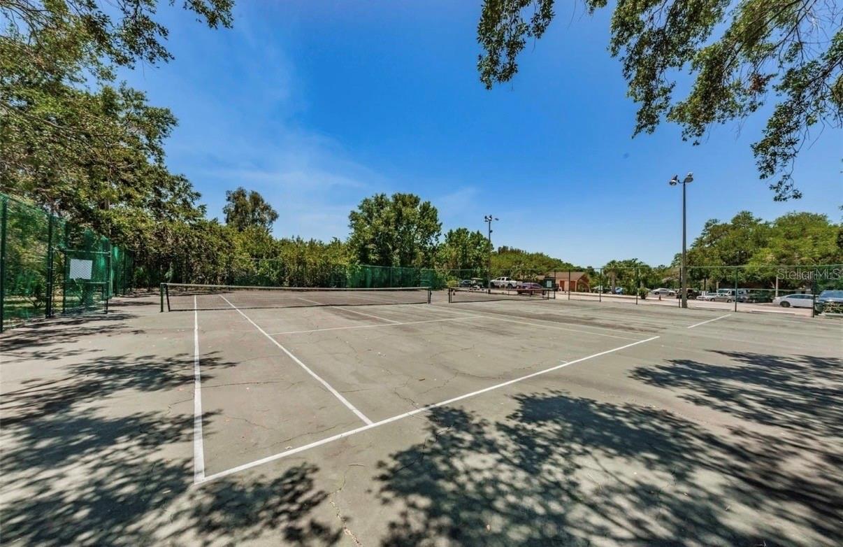 10200 GANDY BLVD N #816