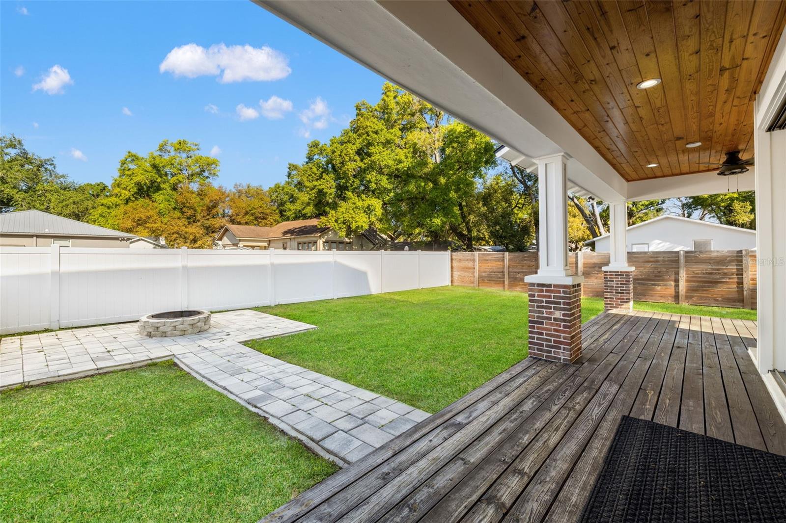 2820 N CENTRAL CT