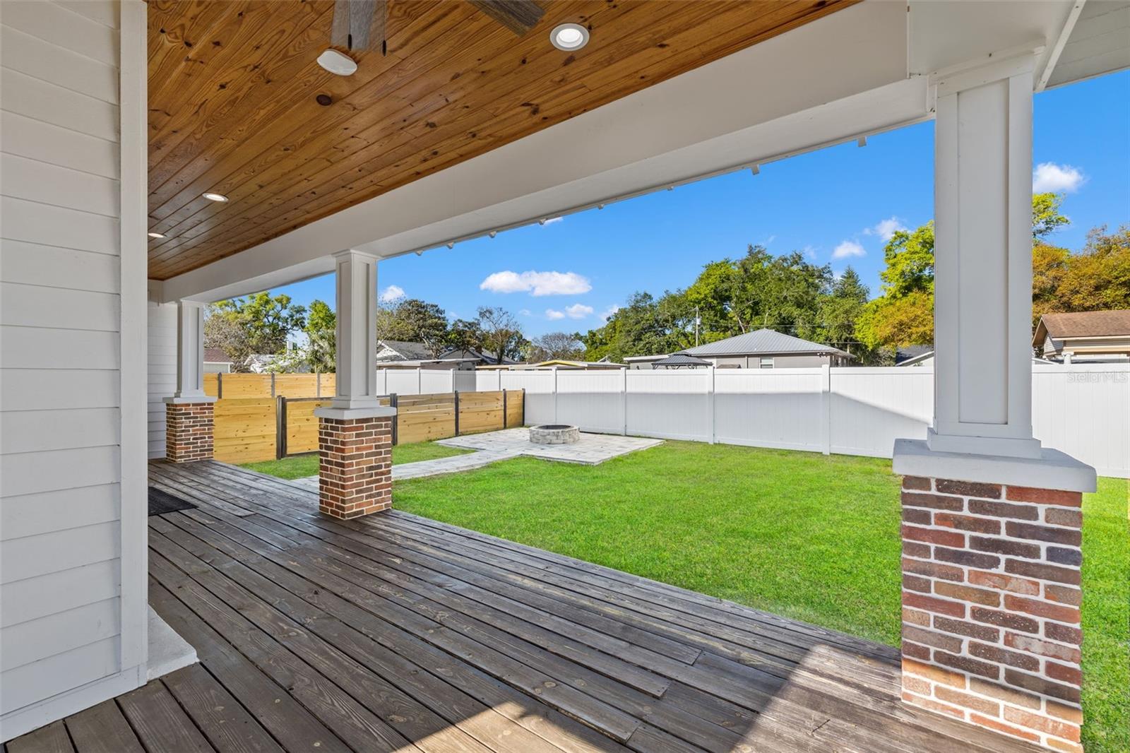 2820 N CENTRAL CT