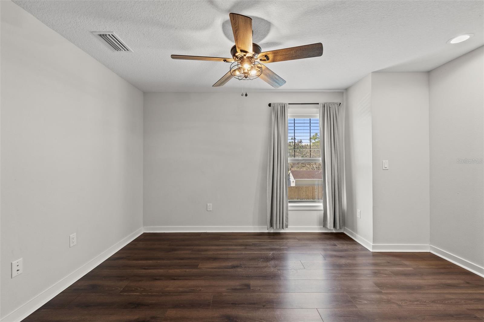 2820 N CENTRAL CT