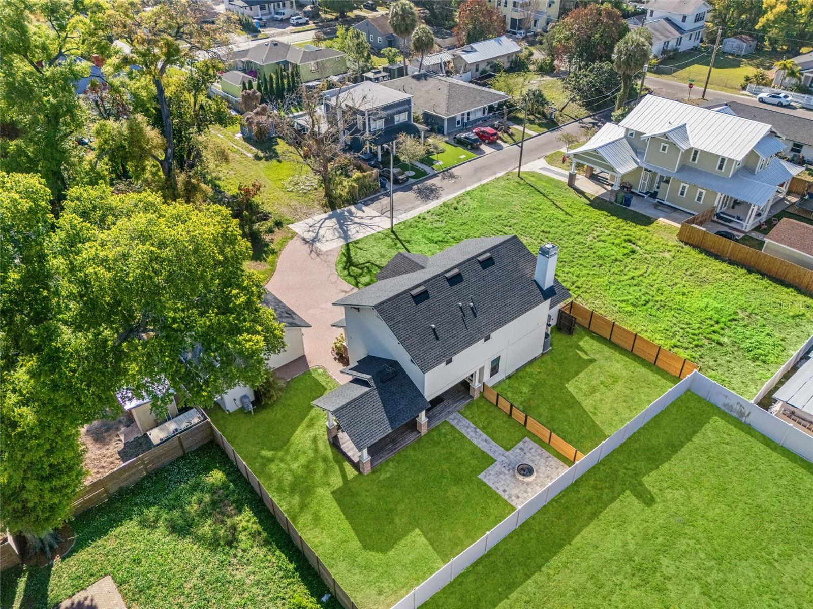 2820 N CENTRAL CT