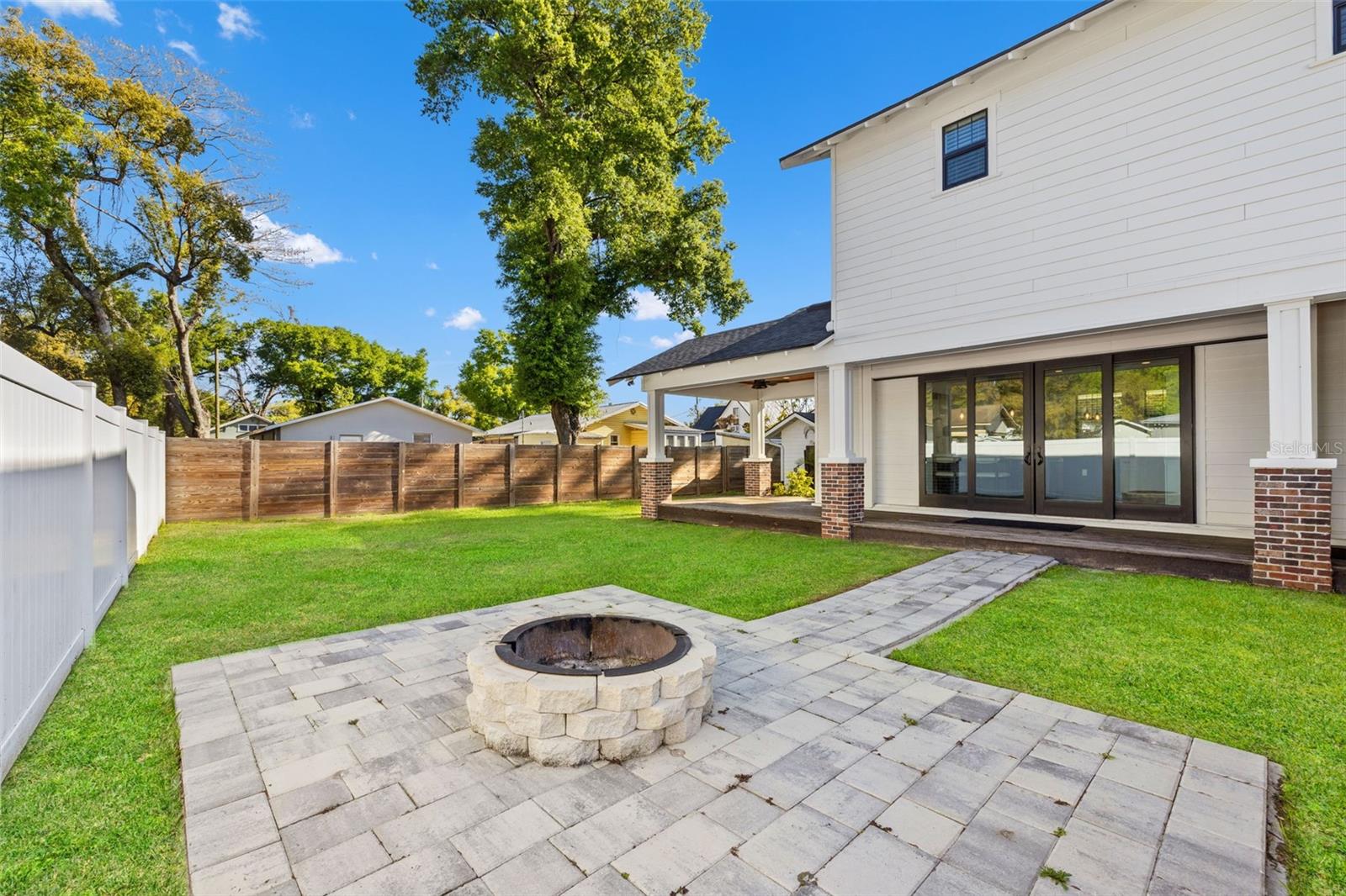 2820 N CENTRAL CT