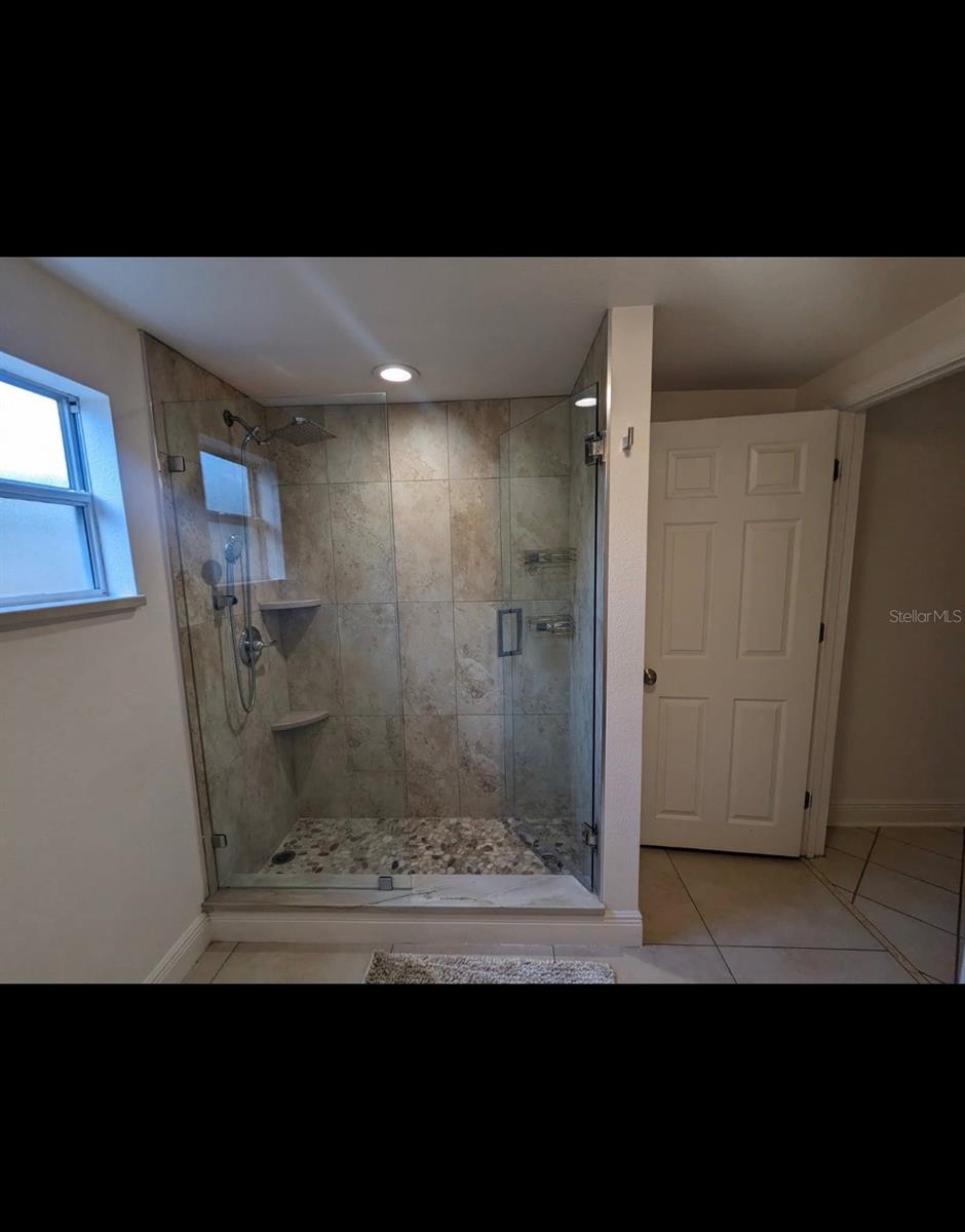 203 W CREST 1/2 AVE