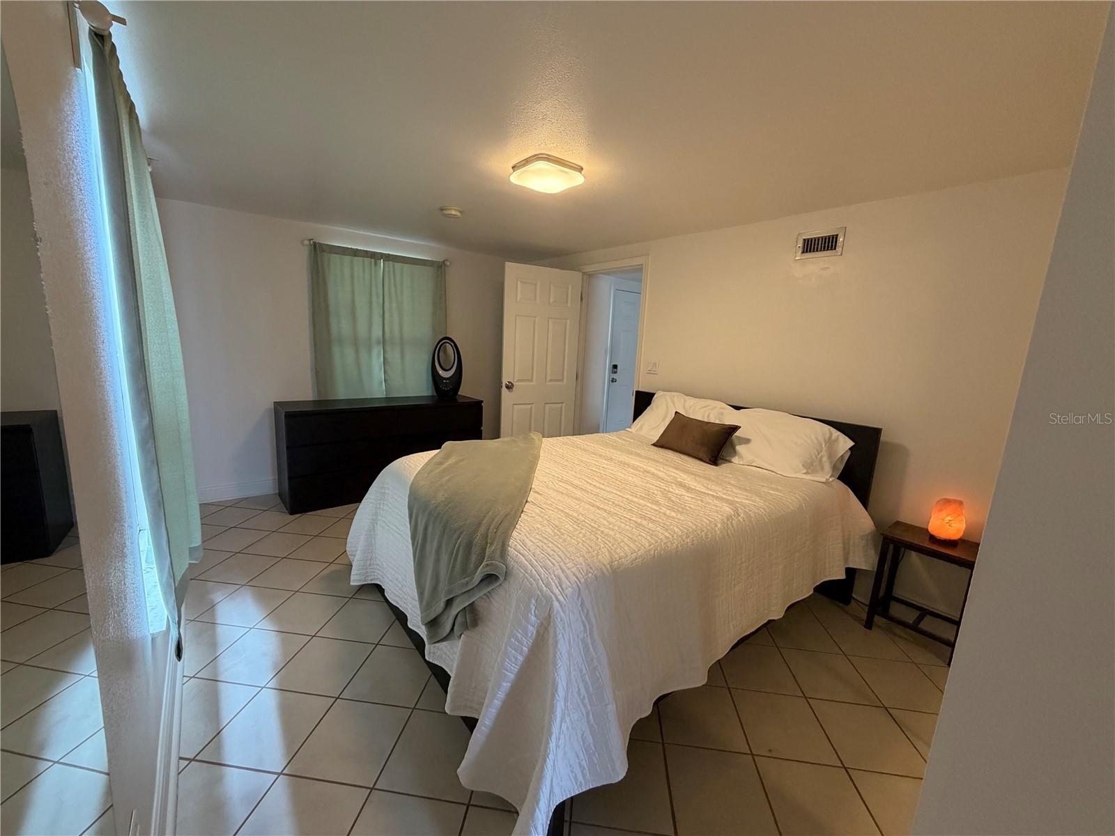 203 W CREST 1/2 AVE