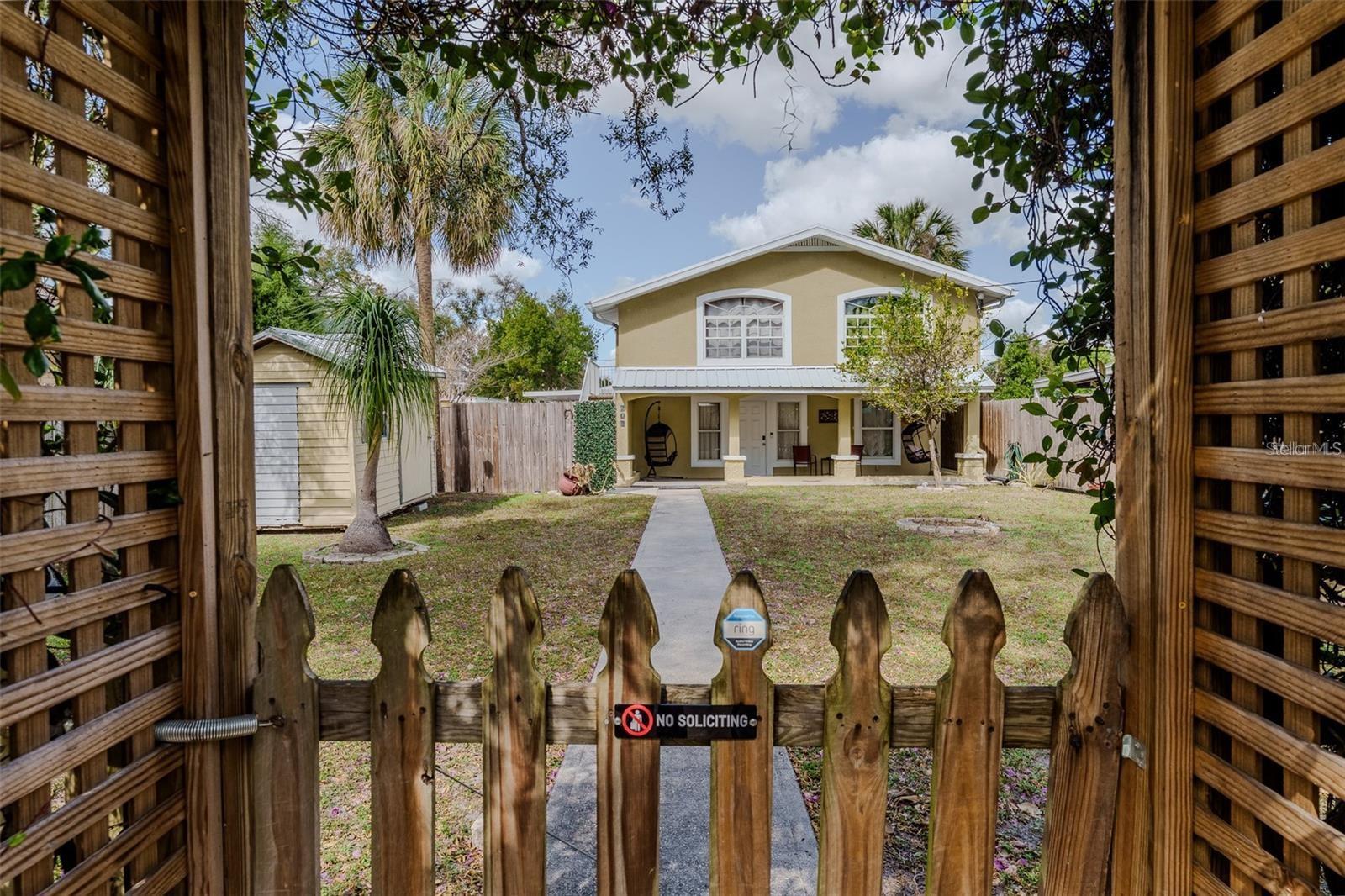 203 W CREST 1/2 AVE