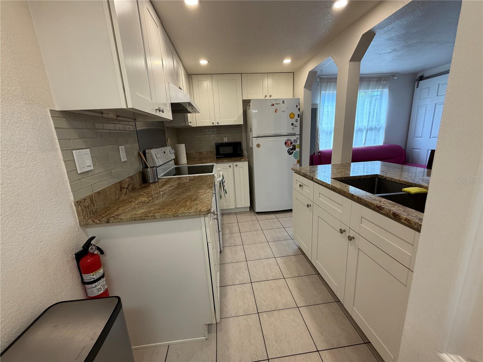 203 W CREST 1/2 AVE