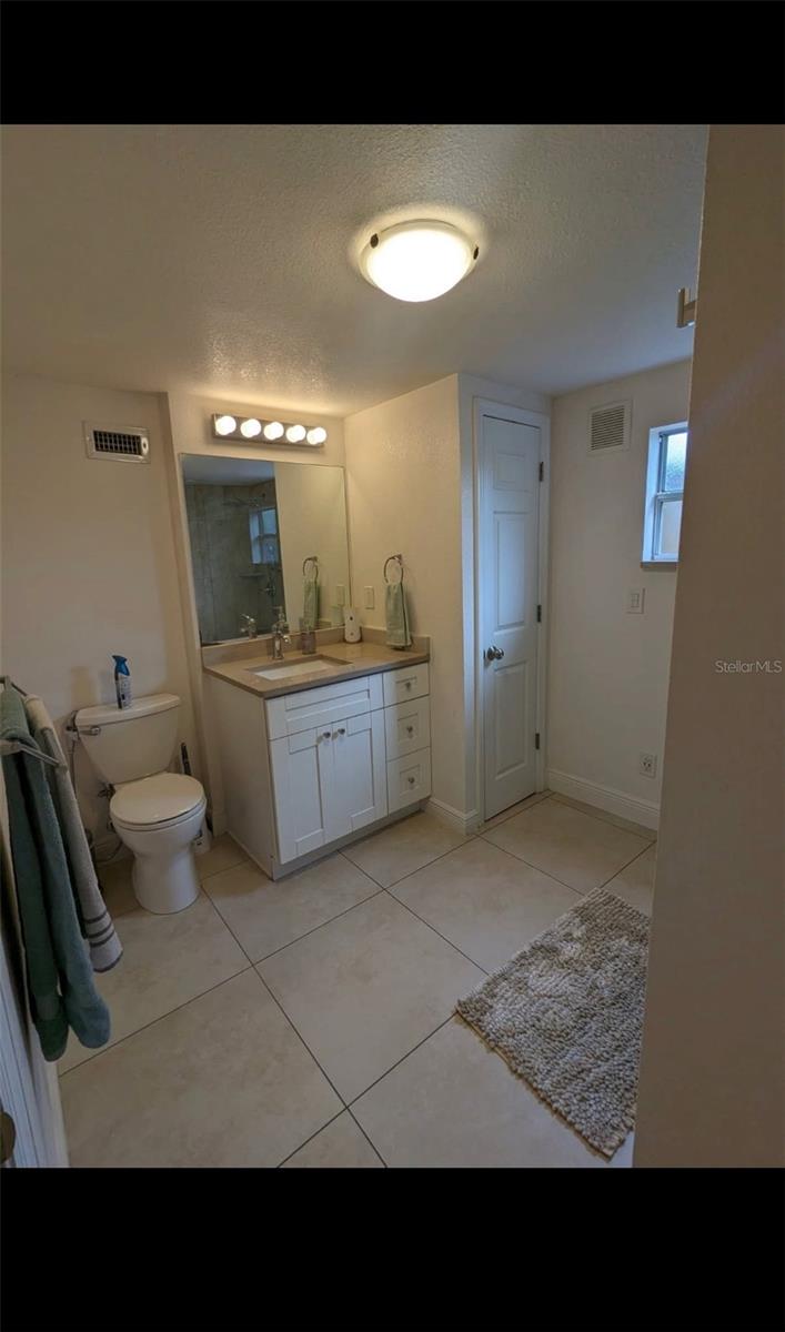 203 W CREST 1/2 AVE