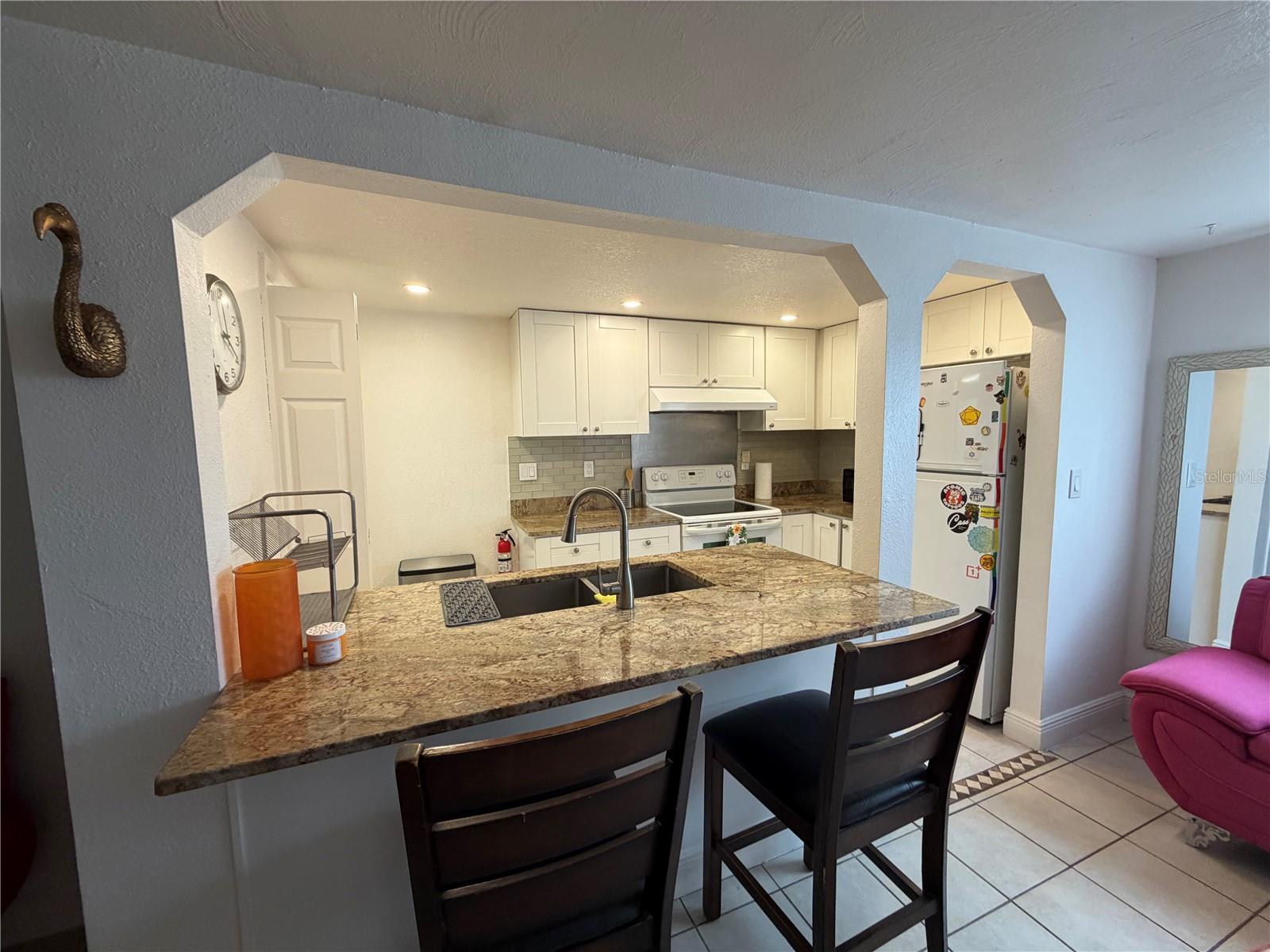 203 W CREST 1/2 AVE