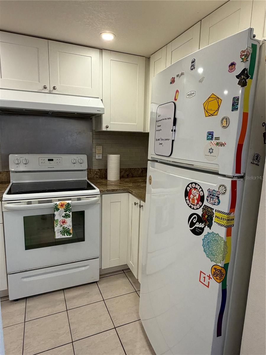 203 W CREST 1/2 AVE