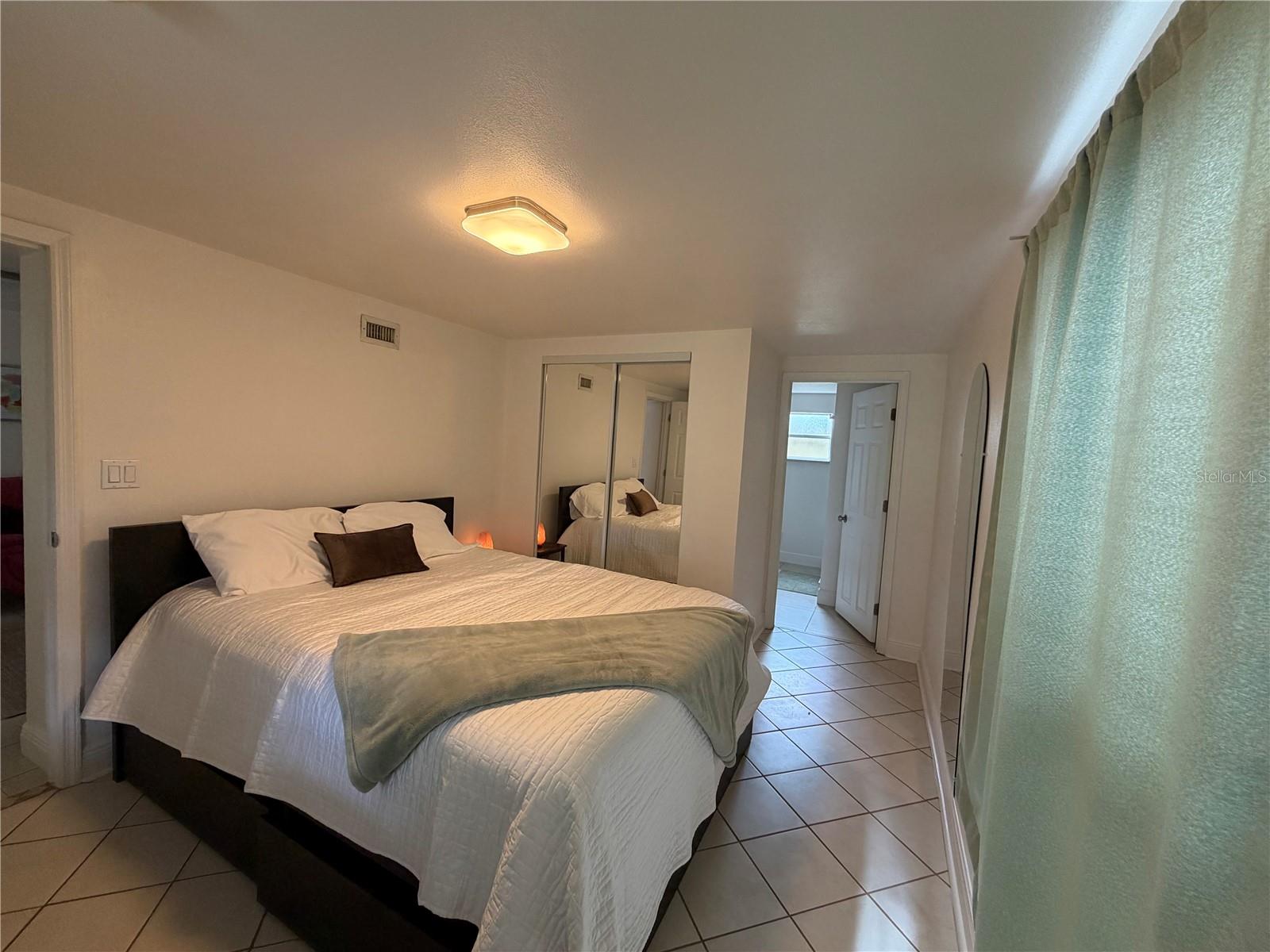 203 W CREST 1/2 AVE