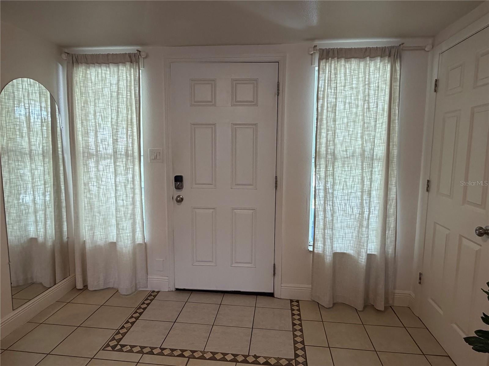 203 W CREST 1/2 AVE