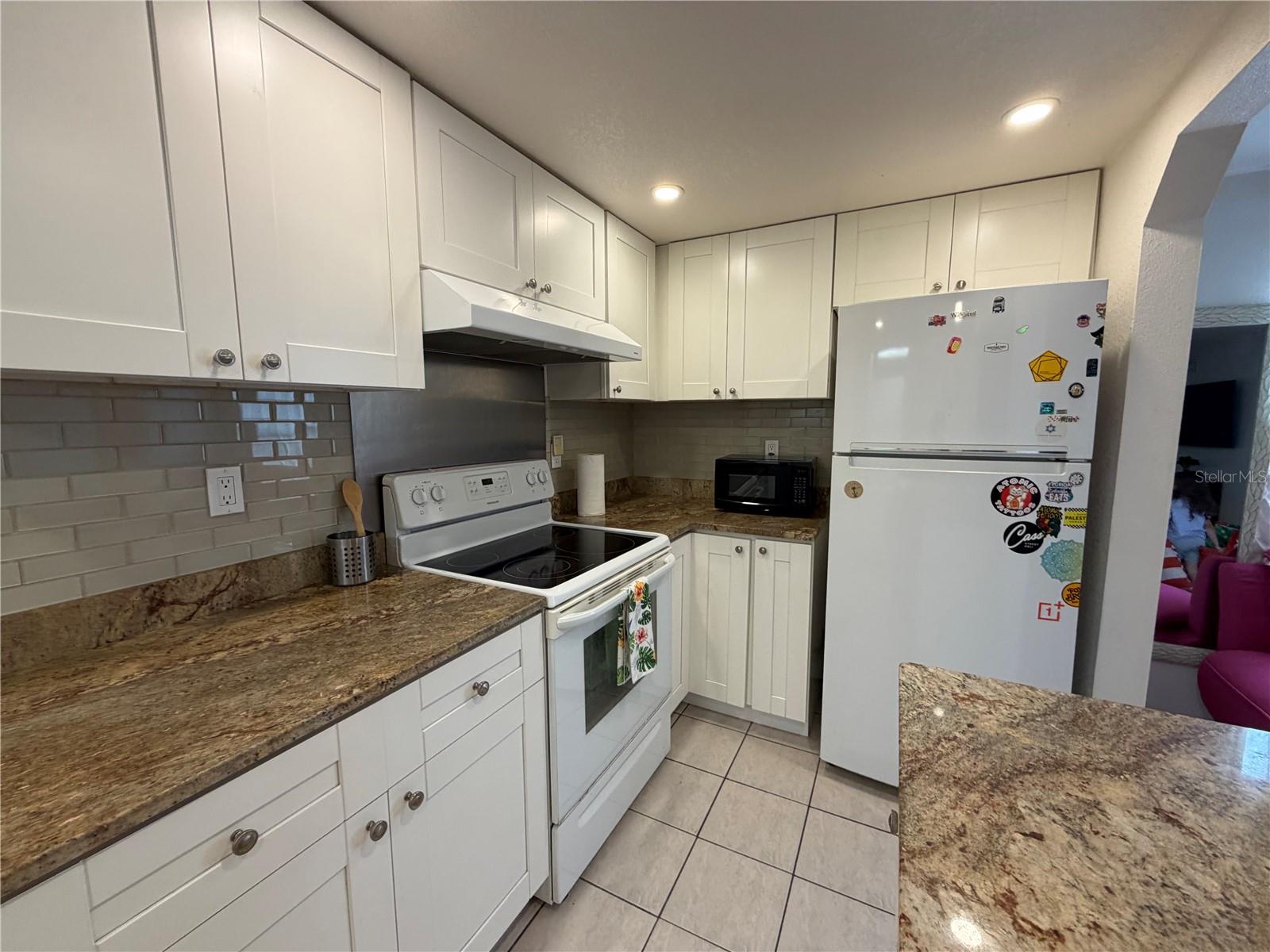 203 W CREST 1/2 AVE