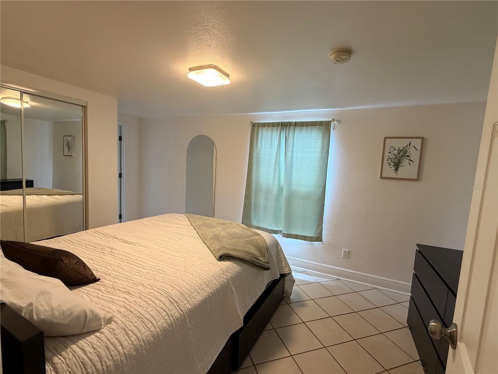 203 W CREST 1/2 AVE