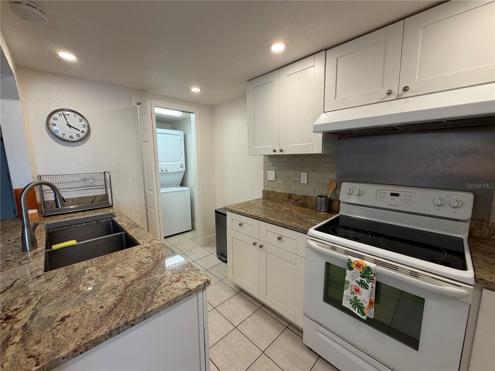 203 W CREST 1/2 AVE