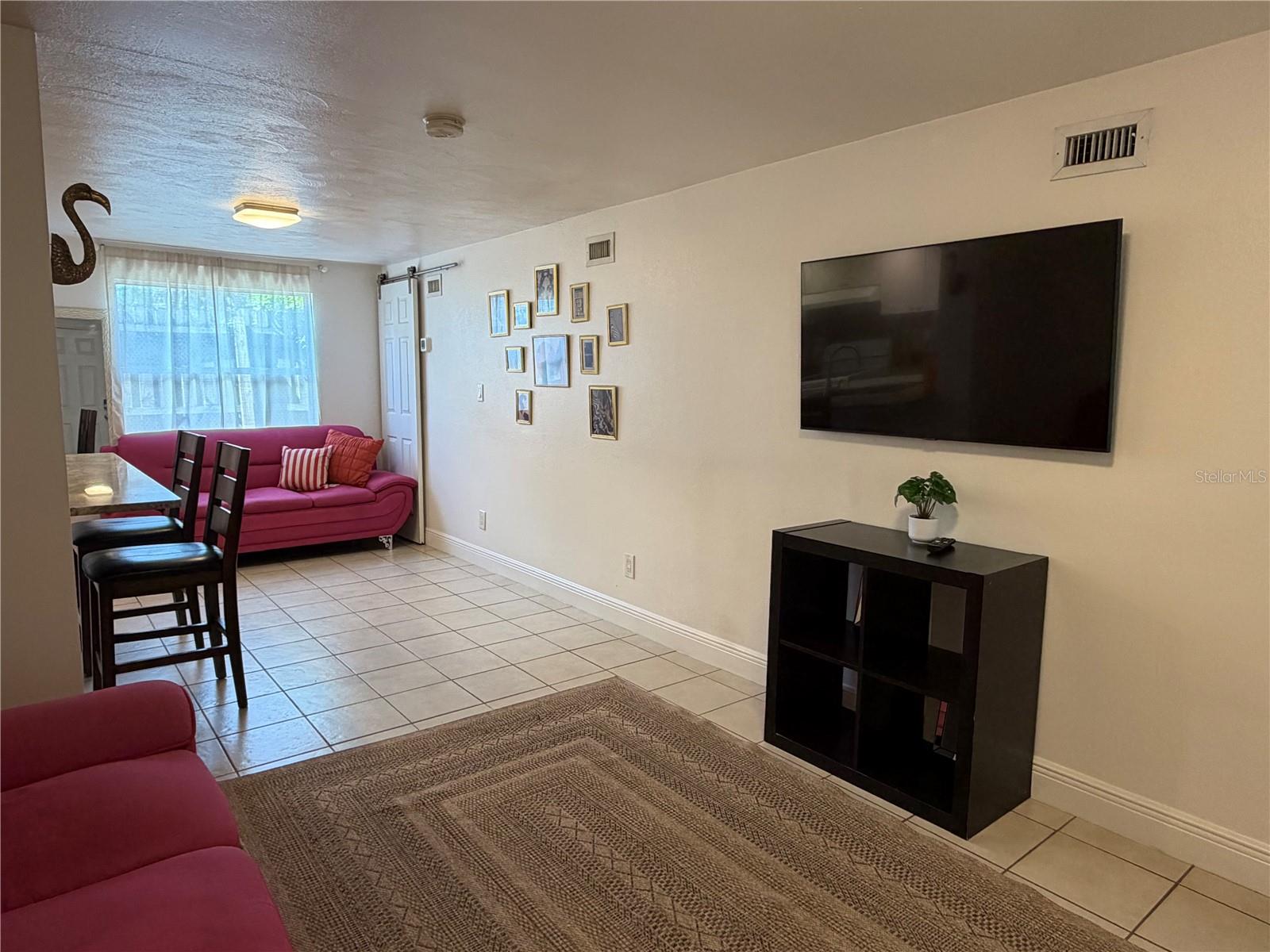 203 W CREST 1/2 AVE