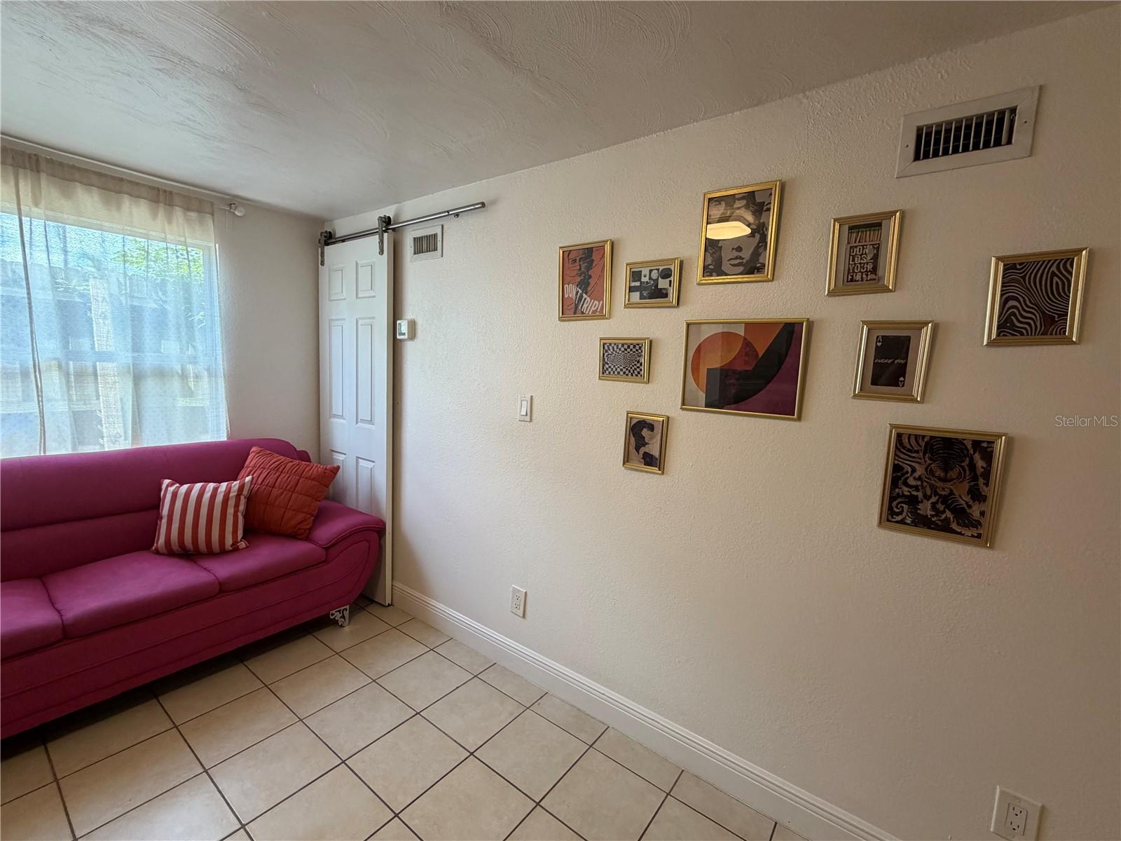 203 W CREST 1/2 AVE