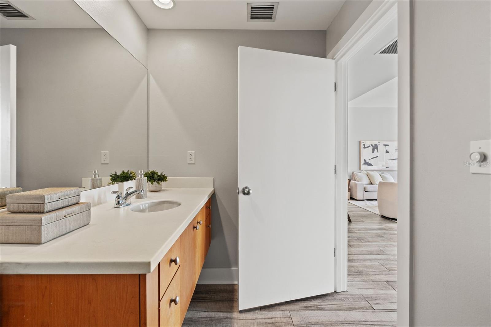 1208 E KENNEDY BLVD #1109