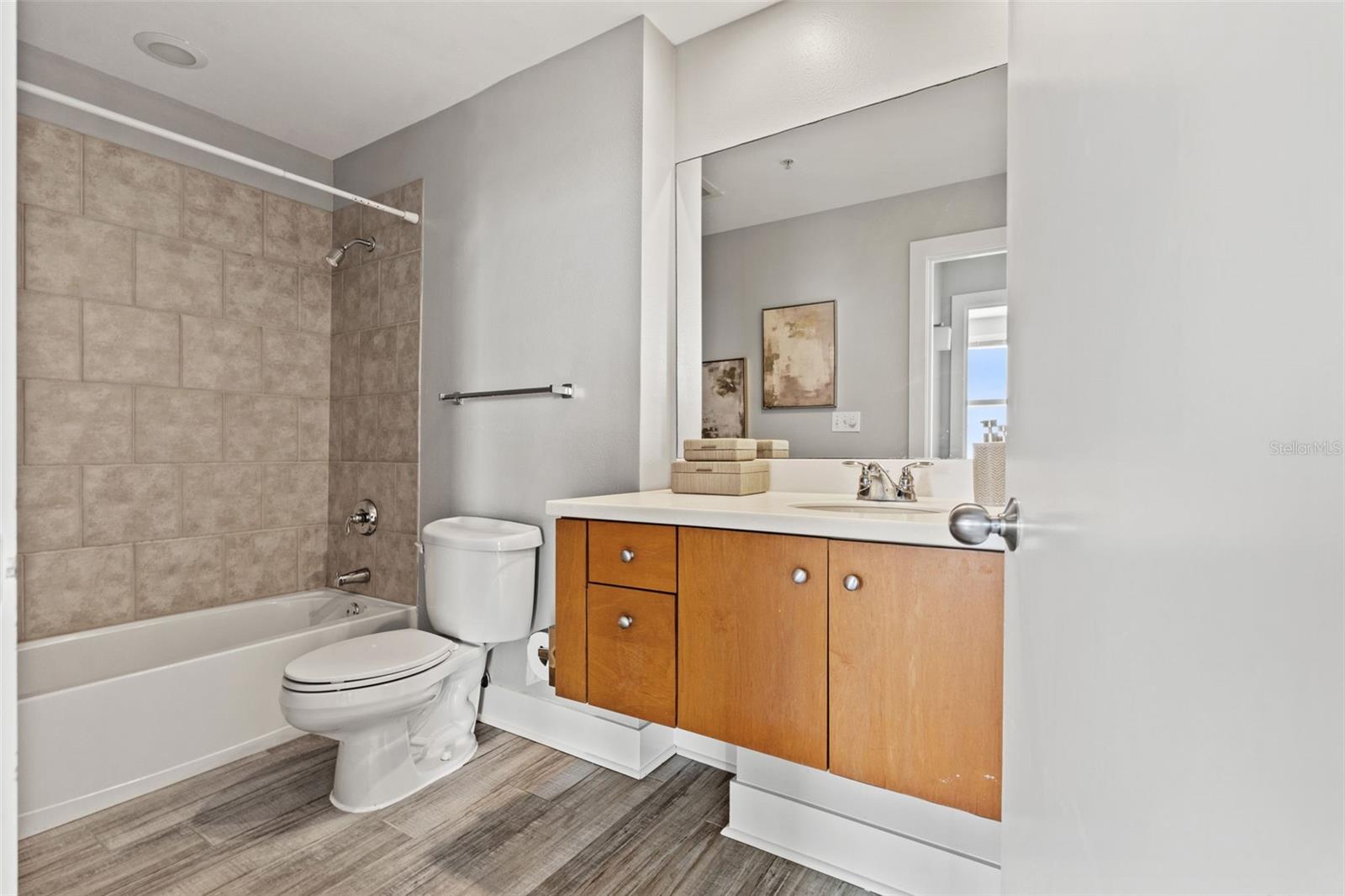 1208 E KENNEDY BLVD #1109