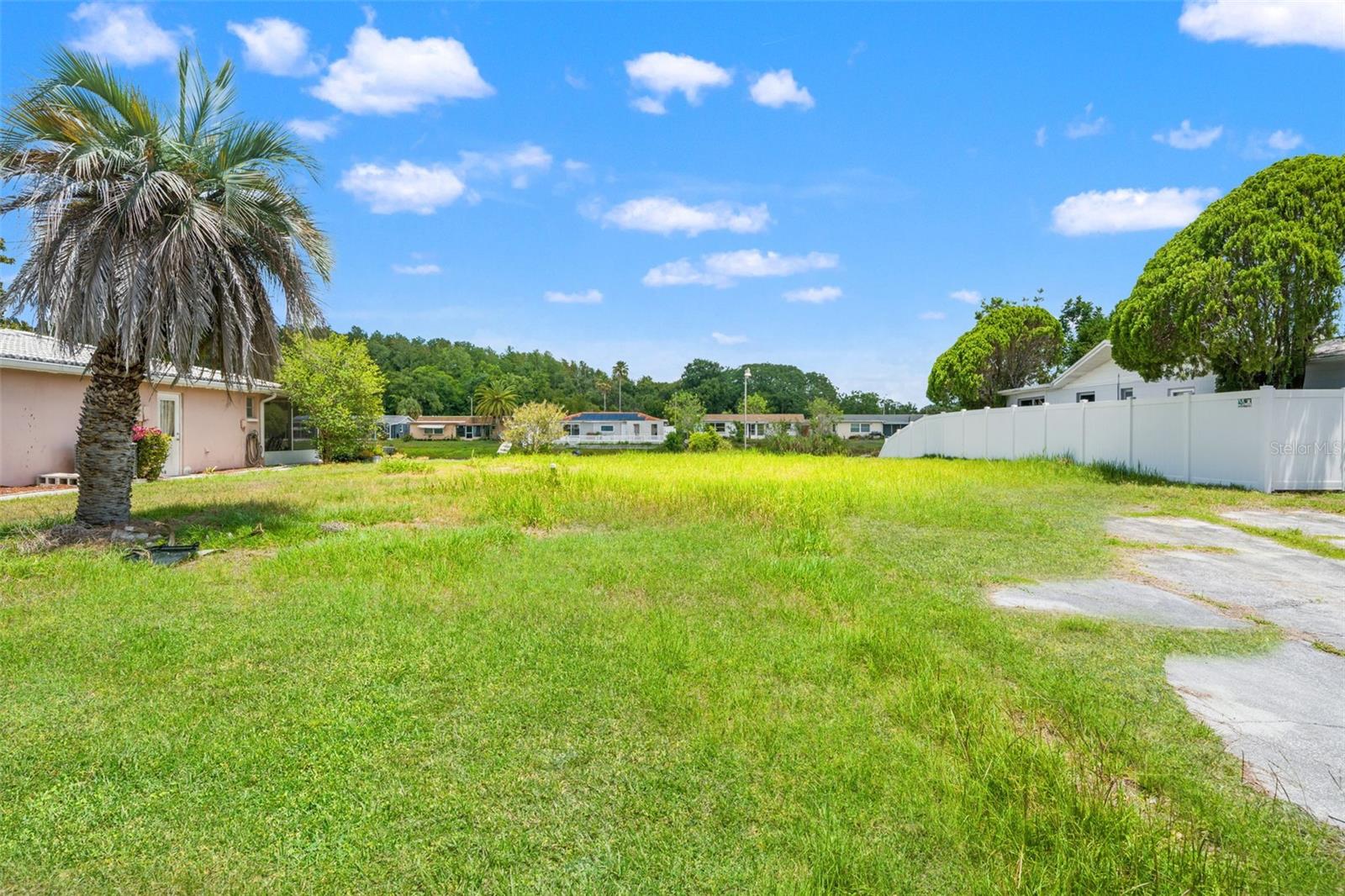 7211 ASHWOOD DR