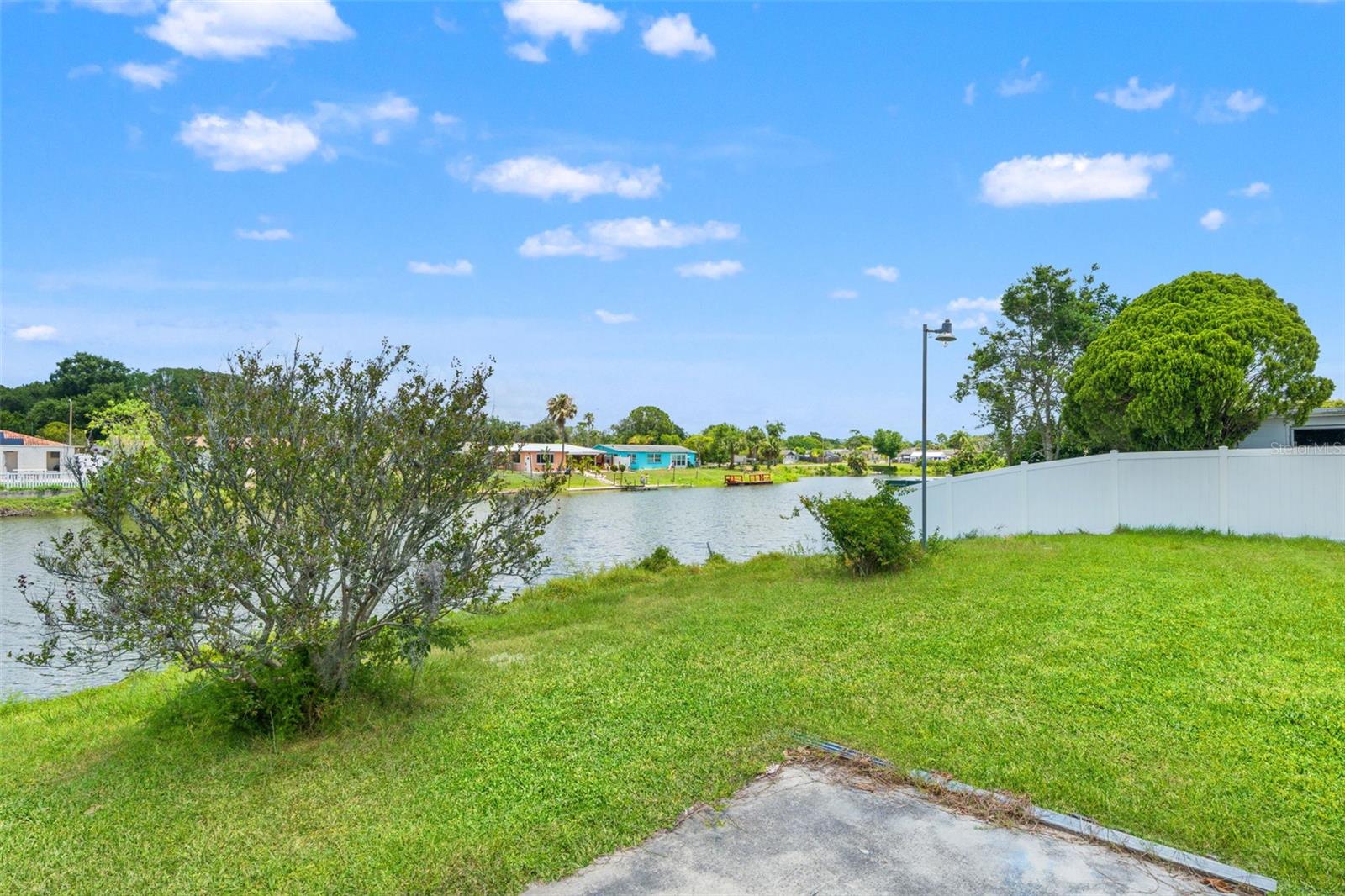7211 ASHWOOD DR